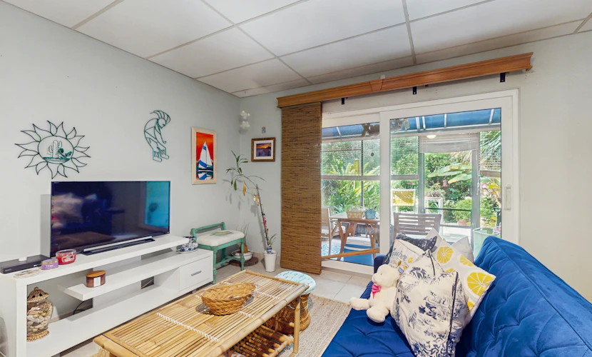 Cozy coastal condo with shared pool, close to the beach and shopping