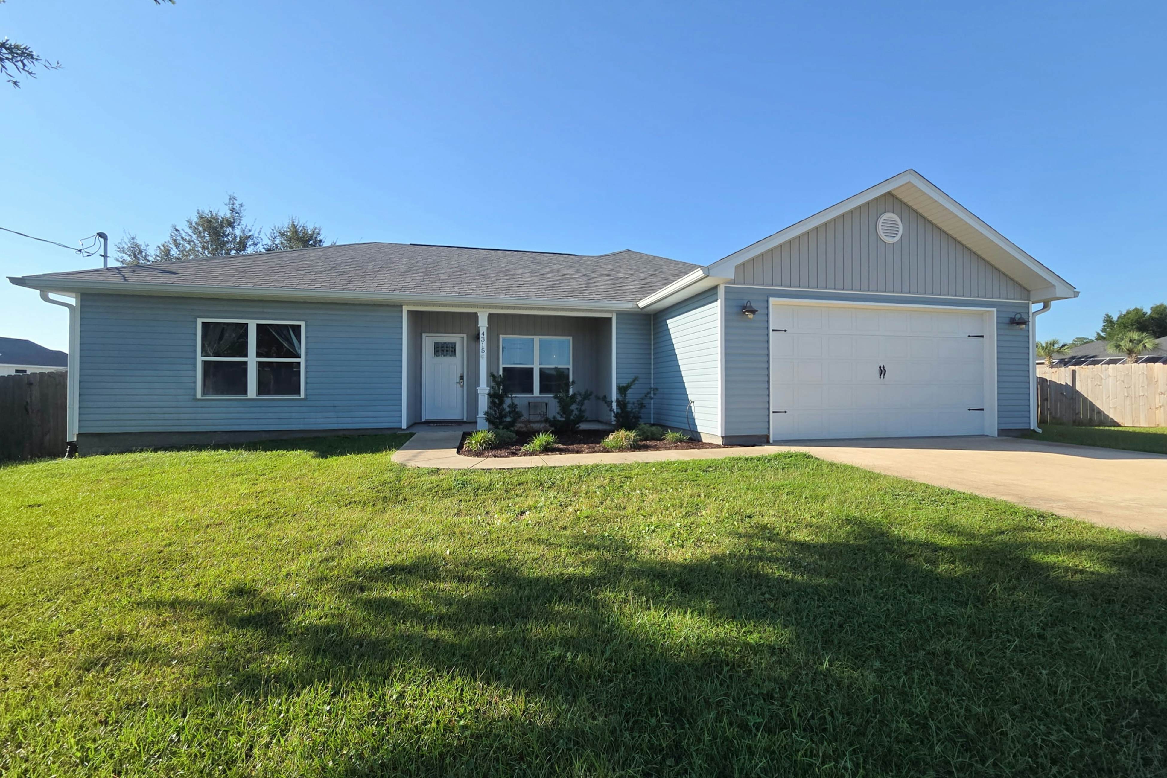 Spacious private home with large kitchen, patio & close to everything