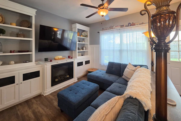 Spacious private home with large kitchen, patio & close to everything