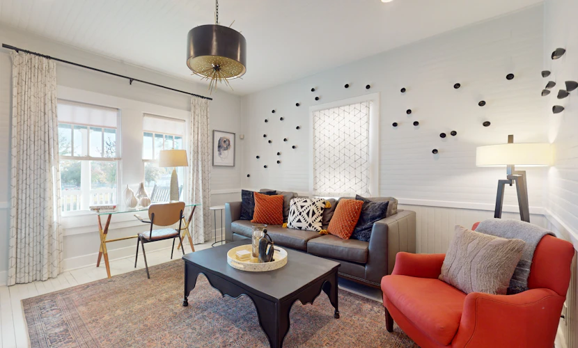 Historic downtown cottage with high-speed WiFi and central AC - dogs okay