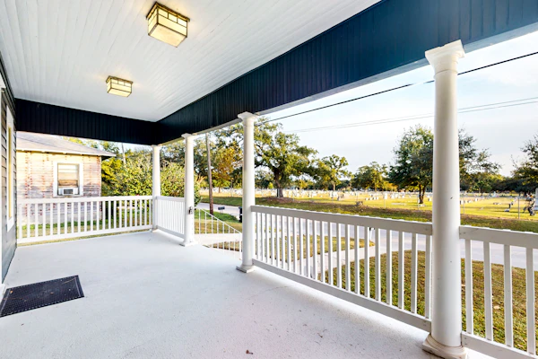 Historic downtown cottage with high-speed WiFi and central AC - dogs okay