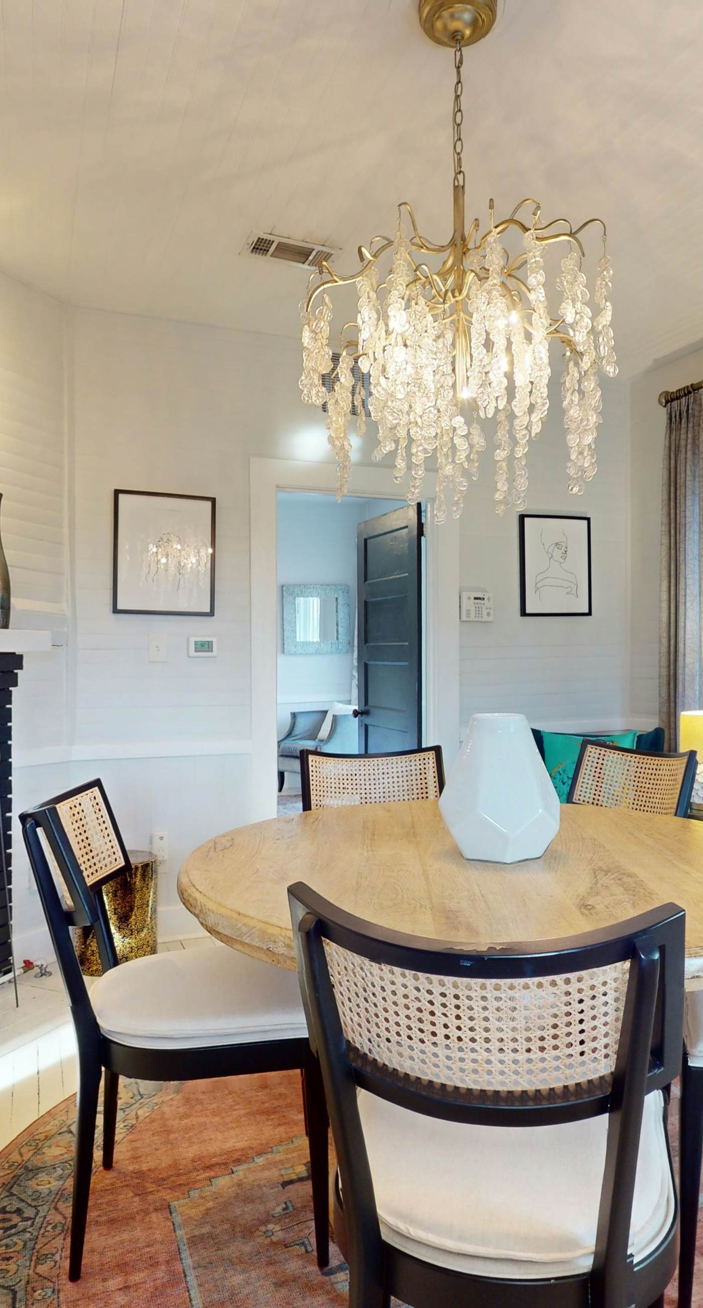 Historic downtown cottage with high-speed WiFi and central AC - dogs okay