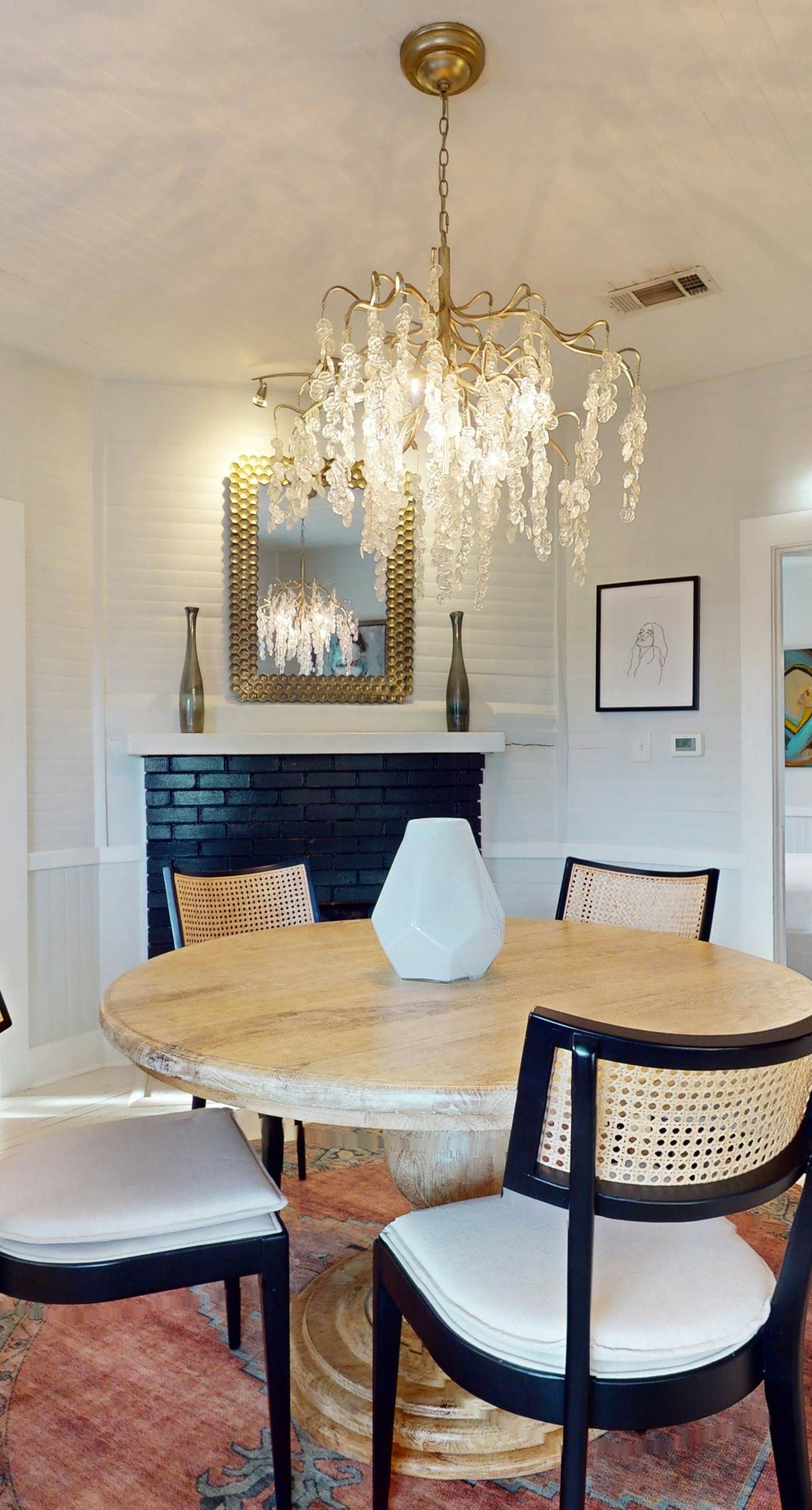 Historic downtown cottage with high-speed WiFi and central AC - dogs okay