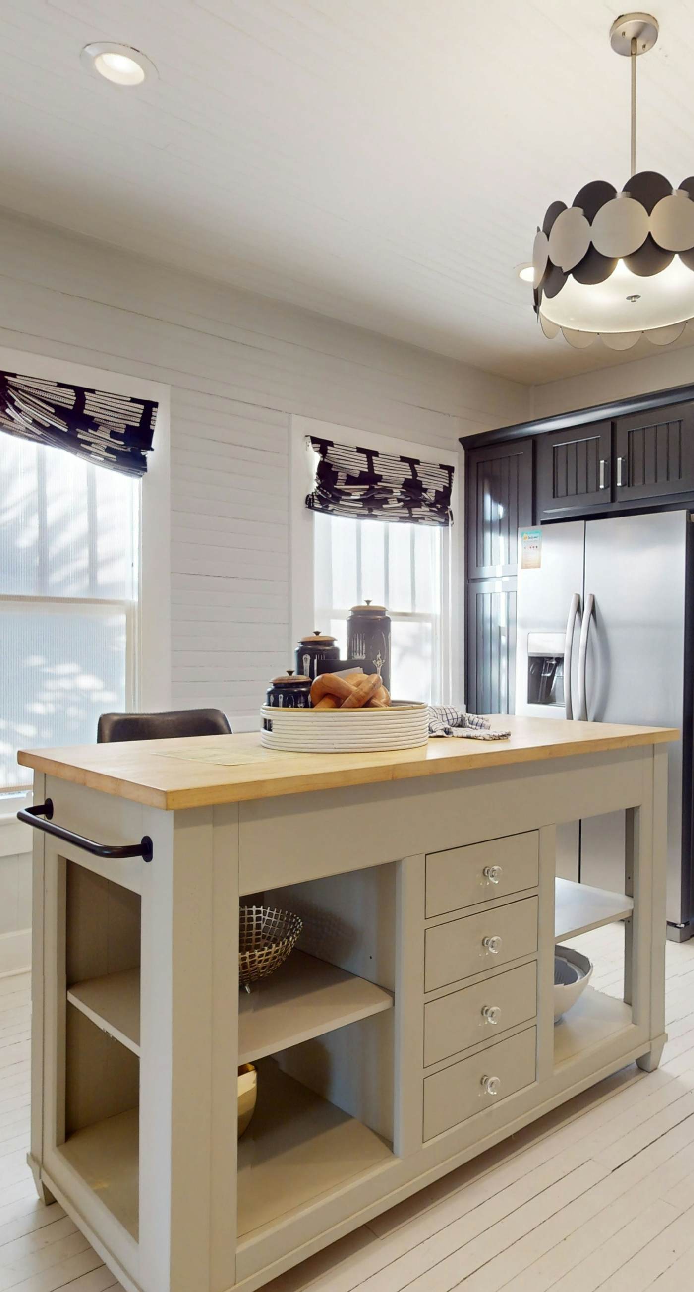 Historic downtown cottage with high-speed WiFi and central AC - dogs okay