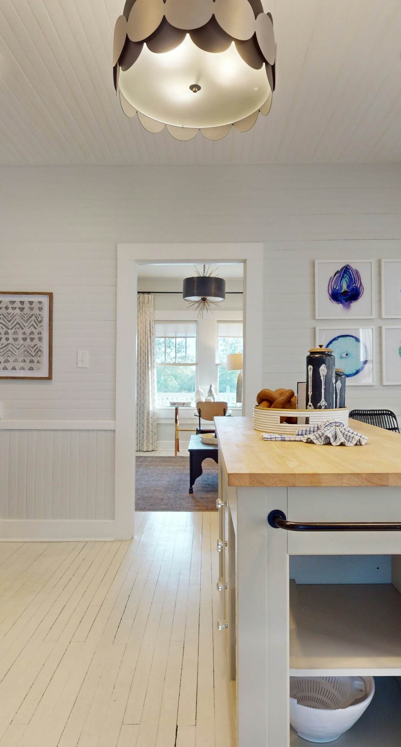 Historic downtown cottage with high-speed WiFi and central AC - dogs okay