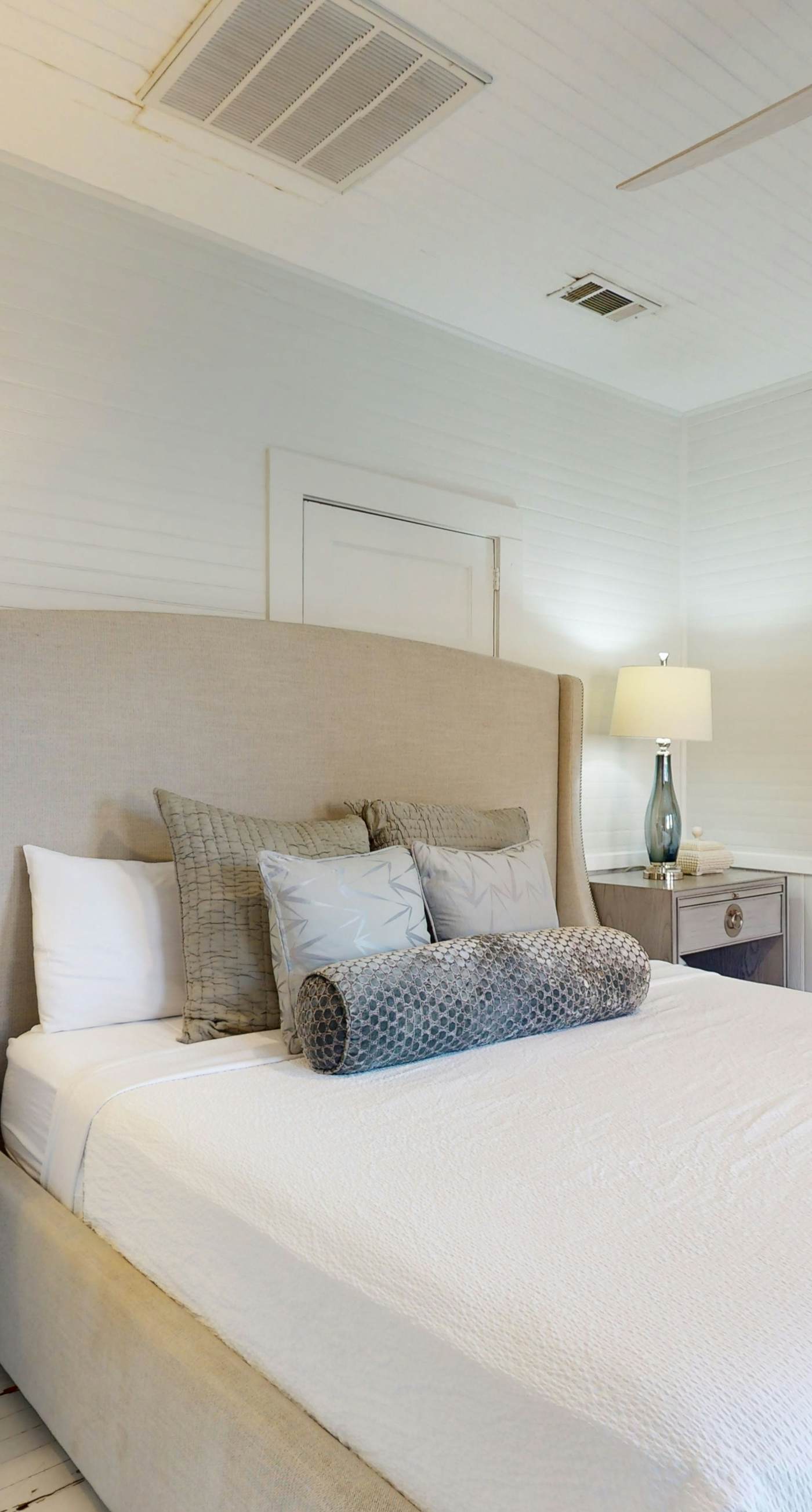 Historic downtown cottage with high-speed WiFi and central AC - dogs okay