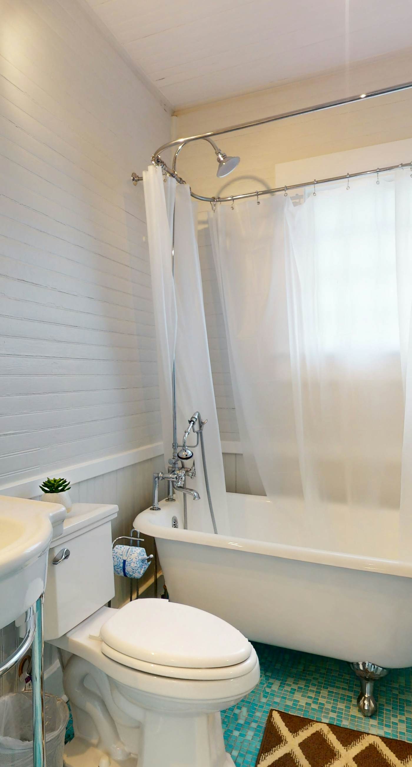 Historic downtown cottage with high-speed WiFi and central AC - dogs okay