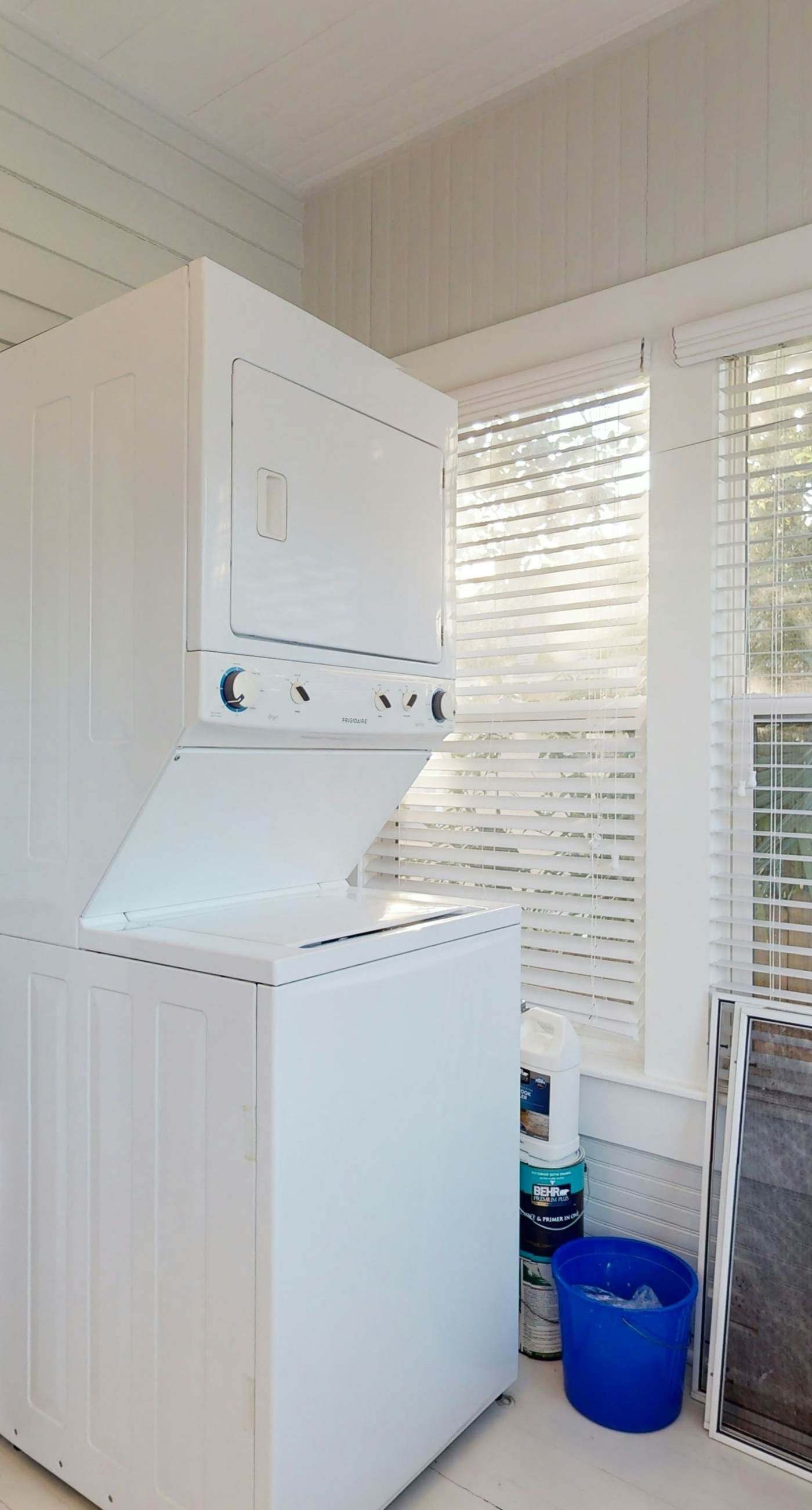 Historic downtown cottage with high-speed WiFi and central AC - dogs okay