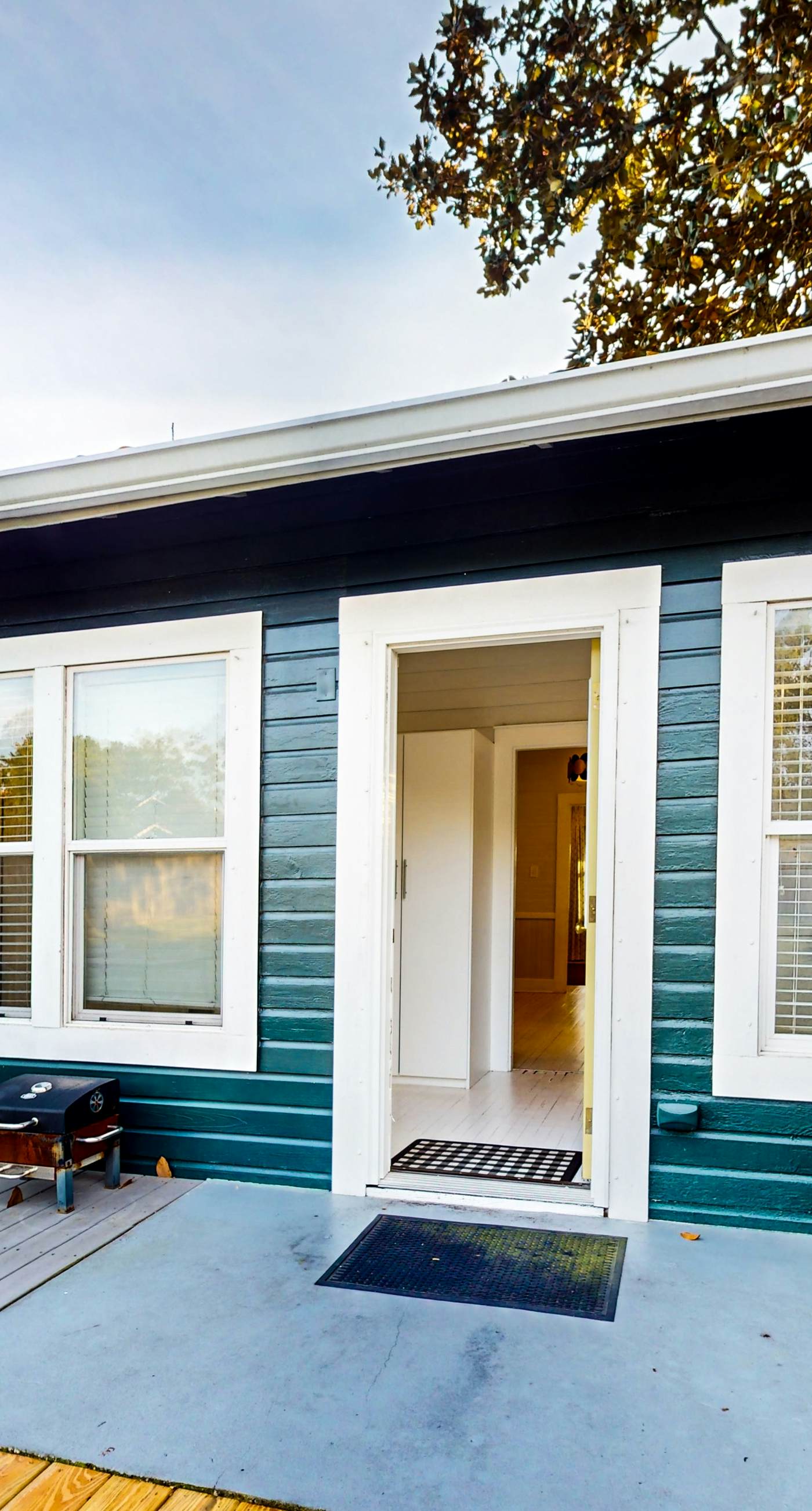 Historic downtown cottage with high-speed WiFi and central AC - dogs okay