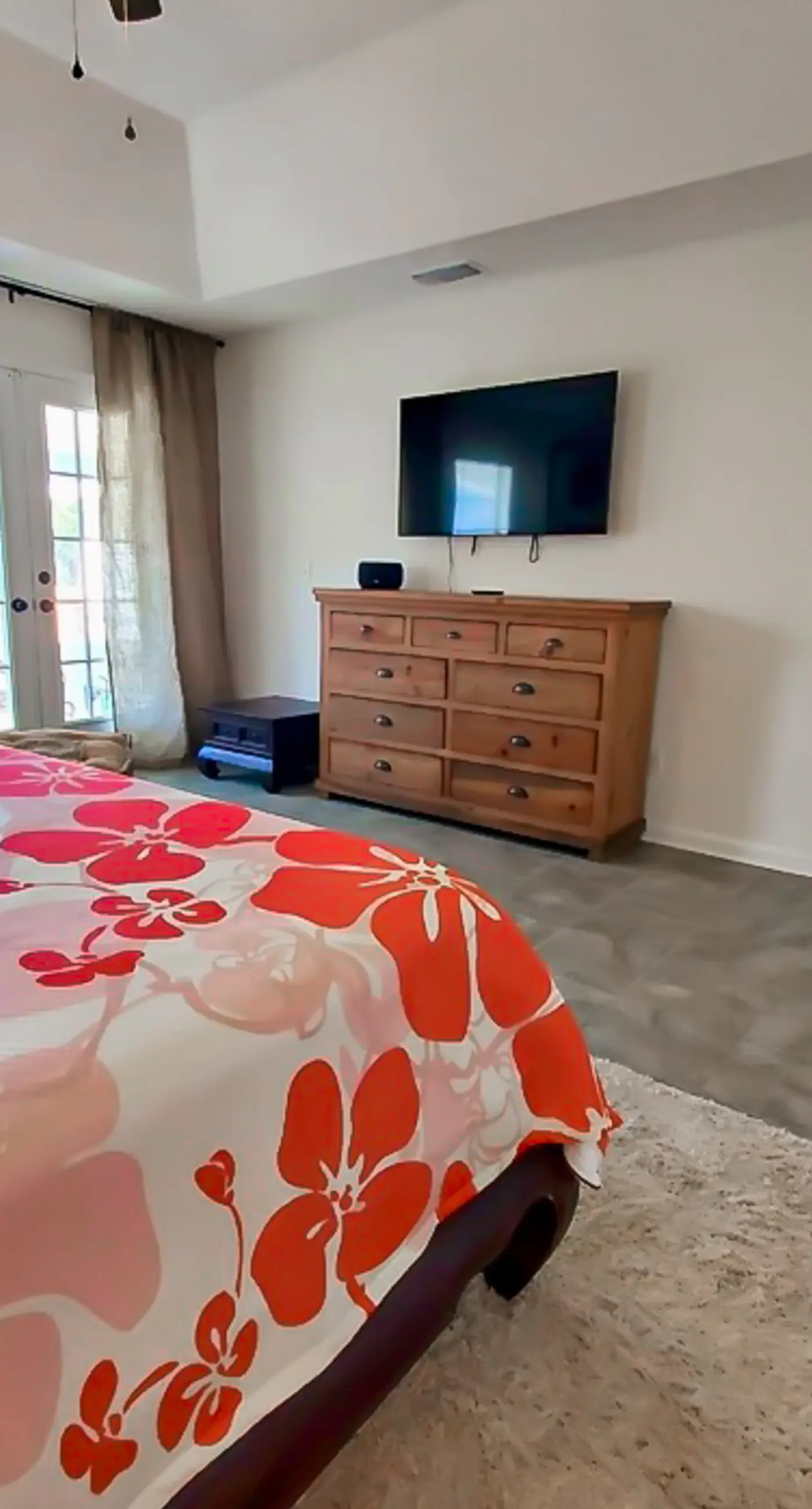 Gorgeous coastal home with plenty of space, dock and outdoor area