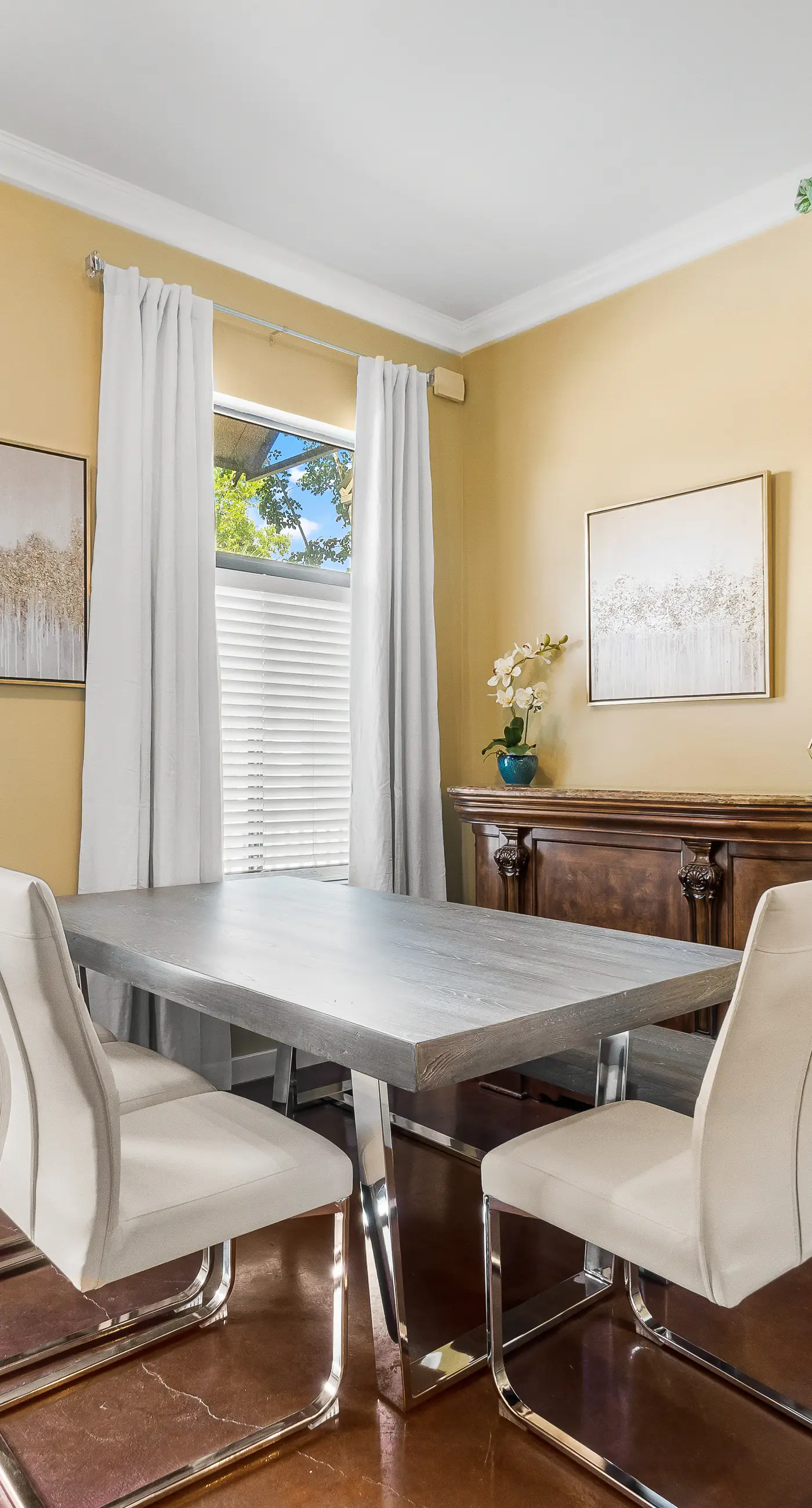 Hip & vibrant townhome near downtown with private patio, grill, AC, and WiFi