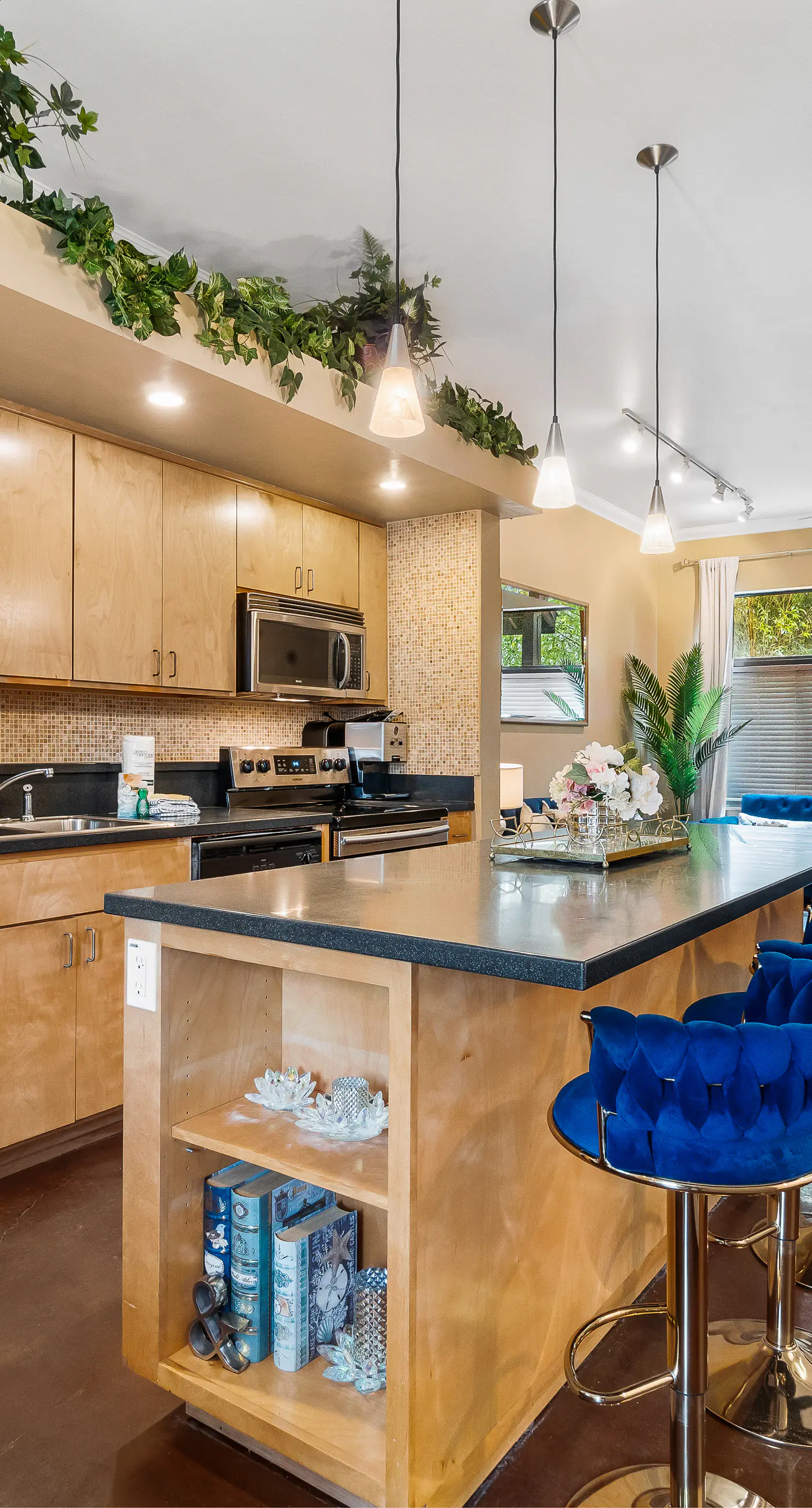 Hip & vibrant townhome near downtown with private patio, grill, AC, and WiFi