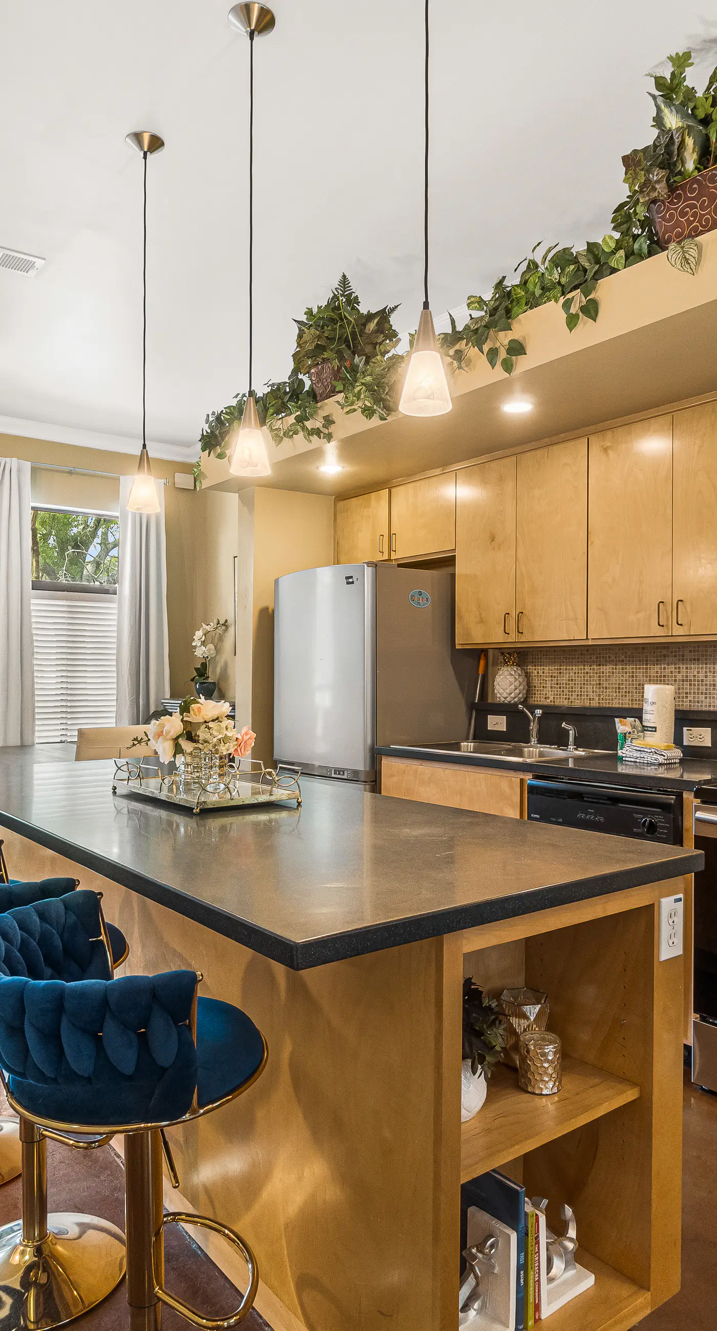 Hip & vibrant townhome near downtown with private patio, grill, AC, and WiFi