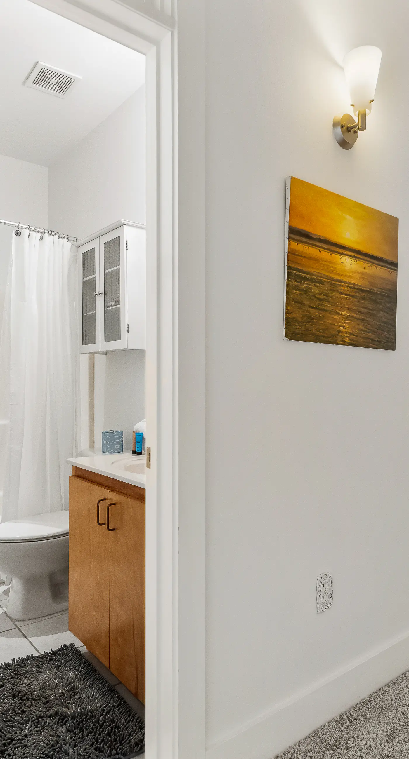 Hip & vibrant townhome near downtown with private patio, grill, AC, and WiFi