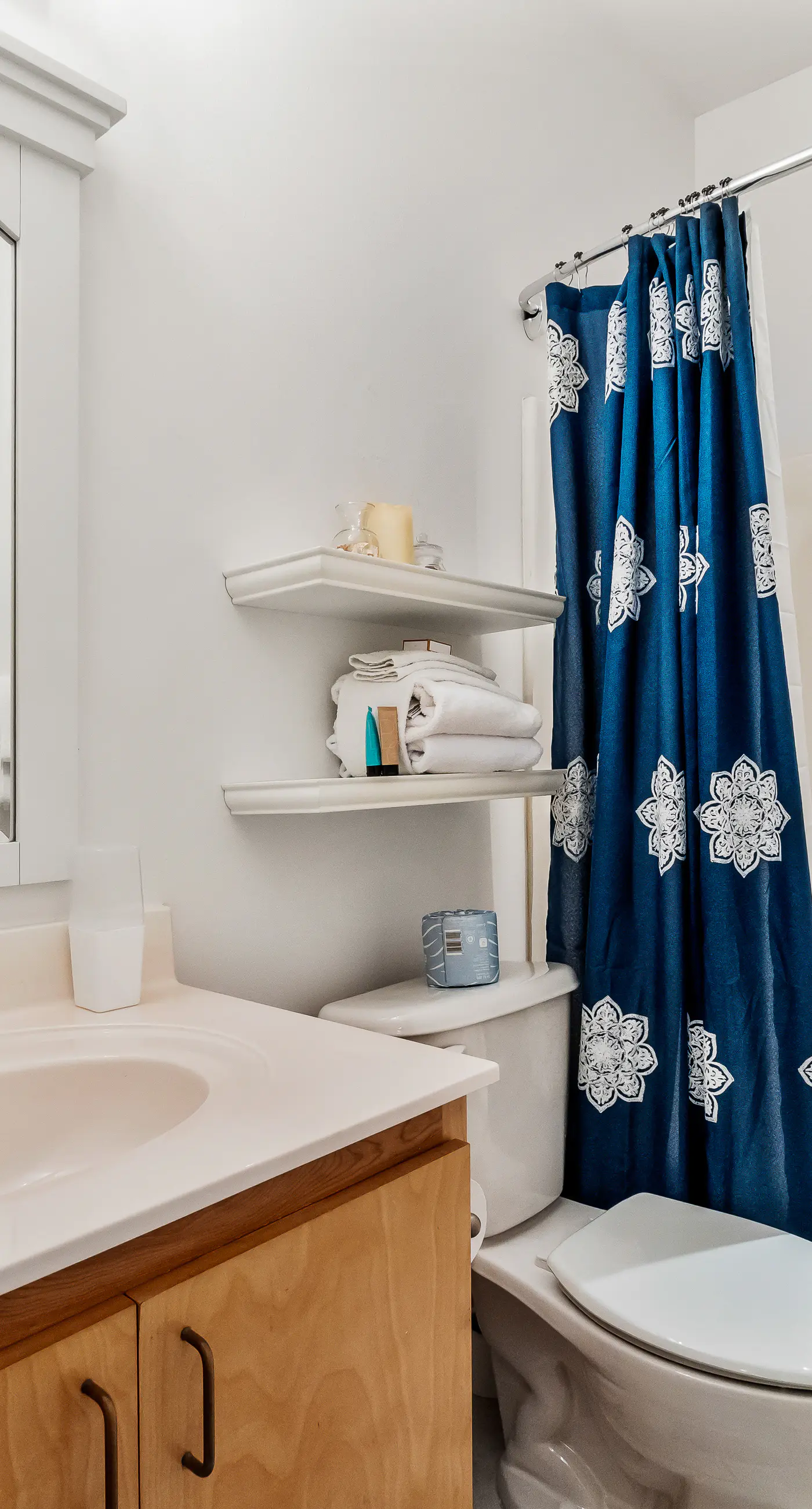 Hip & vibrant townhome near downtown with private patio, grill, AC, and WiFi