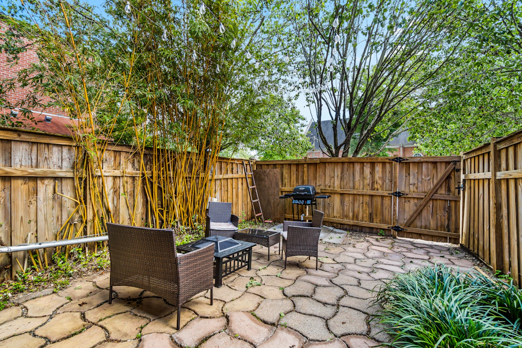 Hip & vibrant townhome near downtown with private patio, grill, AC, and WiFi