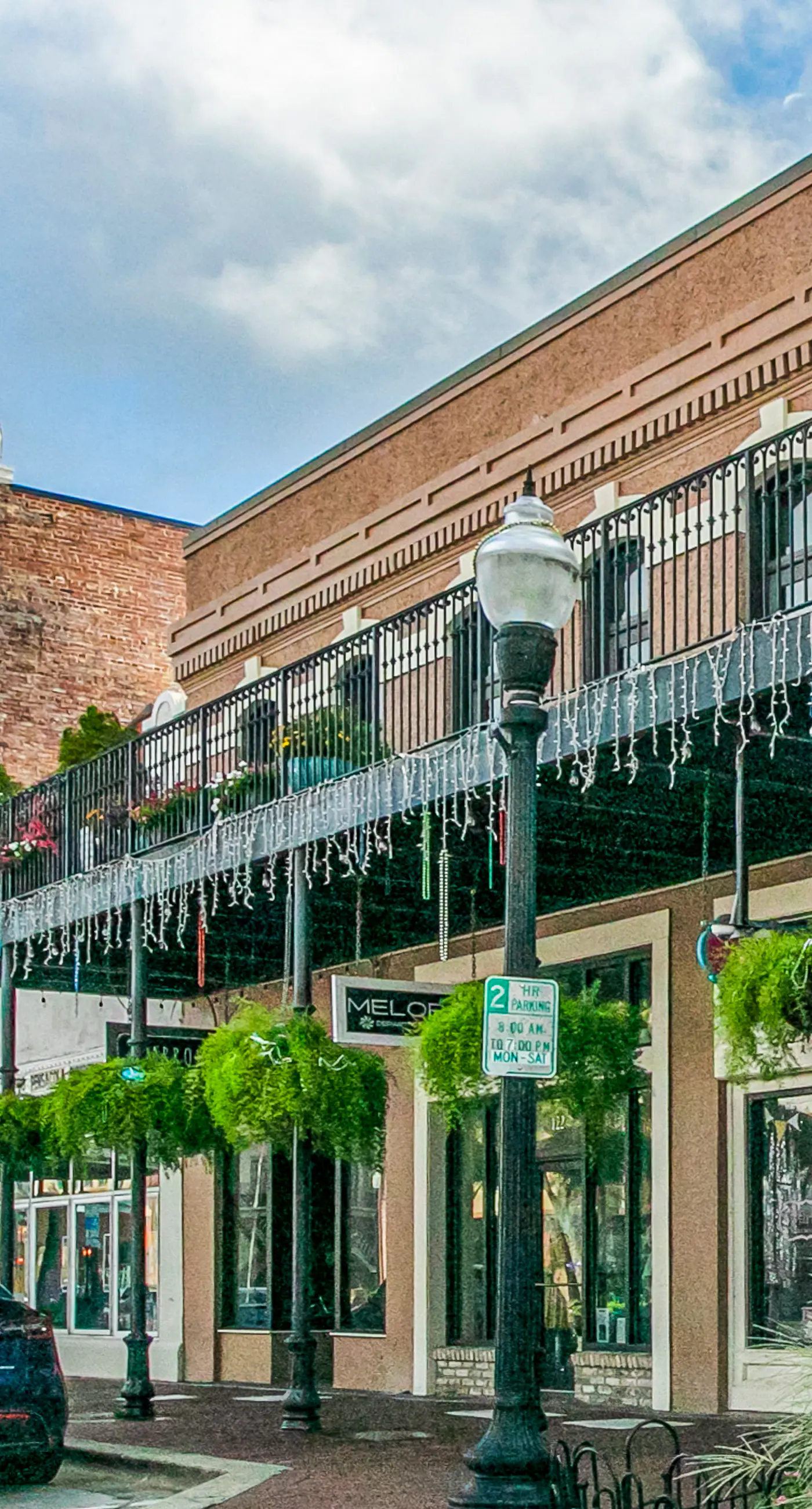 Contemporary dog-friendly retreat with pool & patio - near shops & attractions