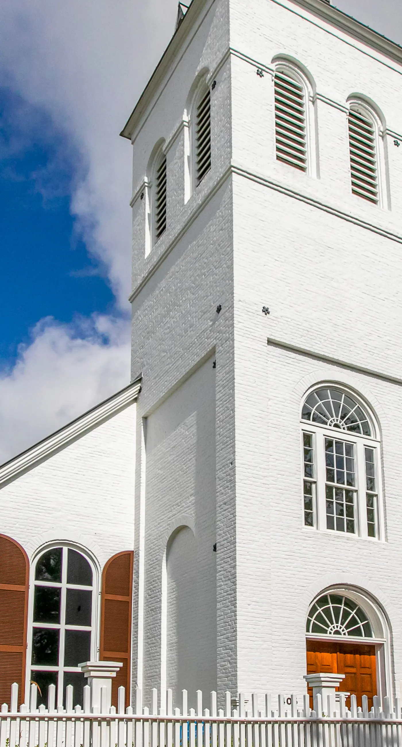 Contemporary dog-friendly retreat with pool & patio - near shops & attractions