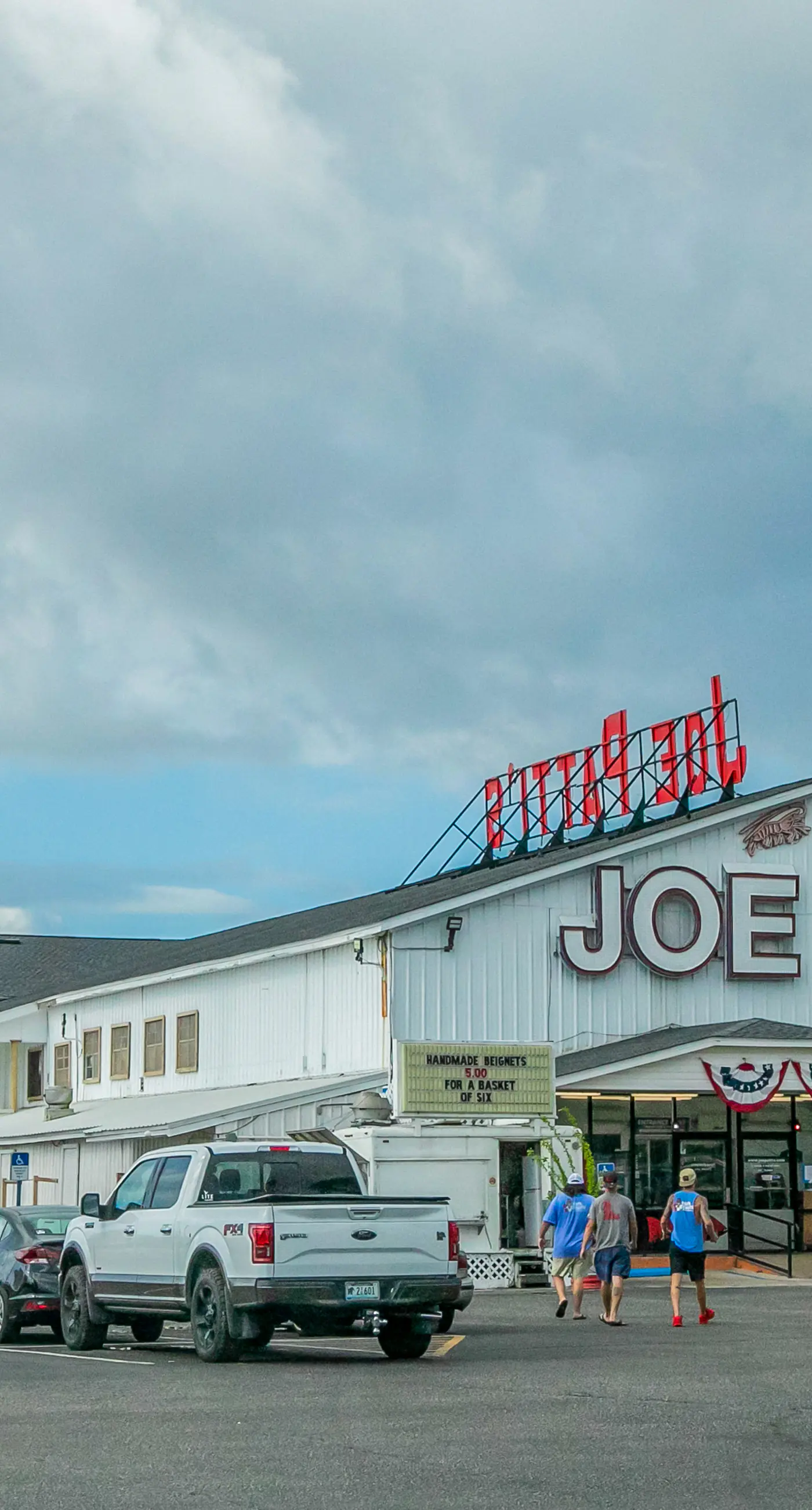 Contemporary dog-friendly retreat with pool & patio - near shops & attractions