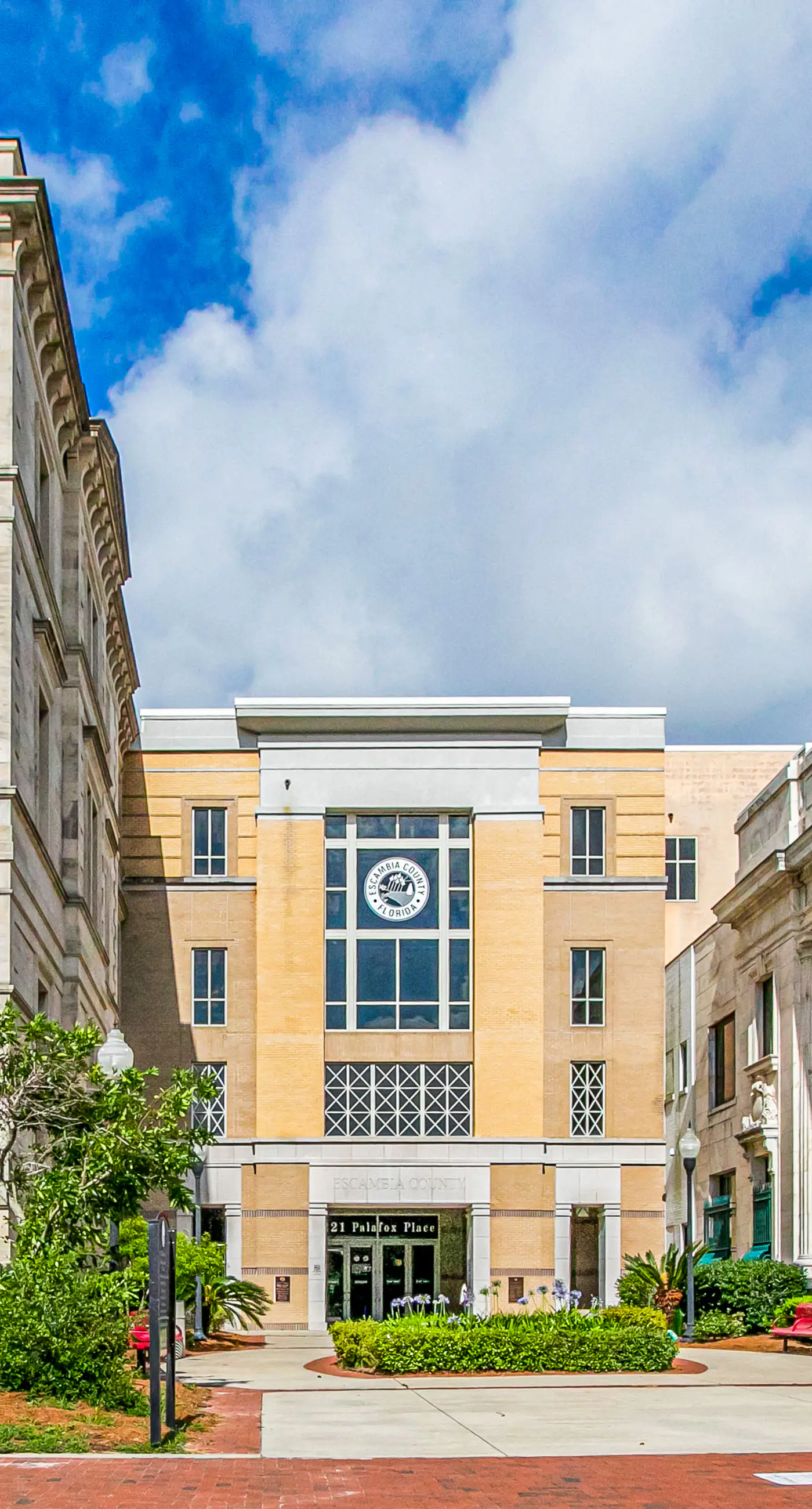 Contemporary dog-friendly retreat with pool & patio - near shops & attractions