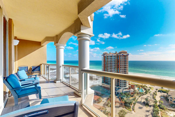 Gorgeous Resort Condo with Gulf Views, Shared Hot Tub, Pools, & Gym