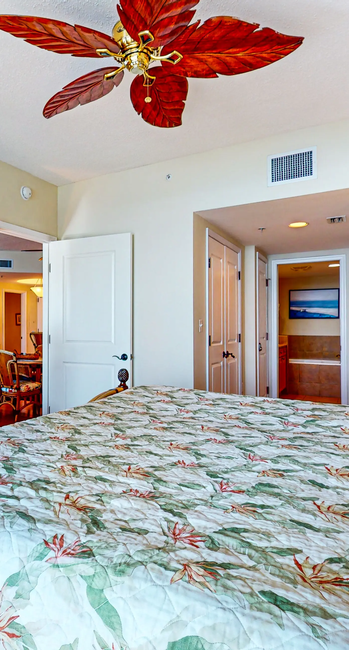 Gorgeous Resort Condo with Gulf Views, Shared Hot Tub, Pools, & Gym