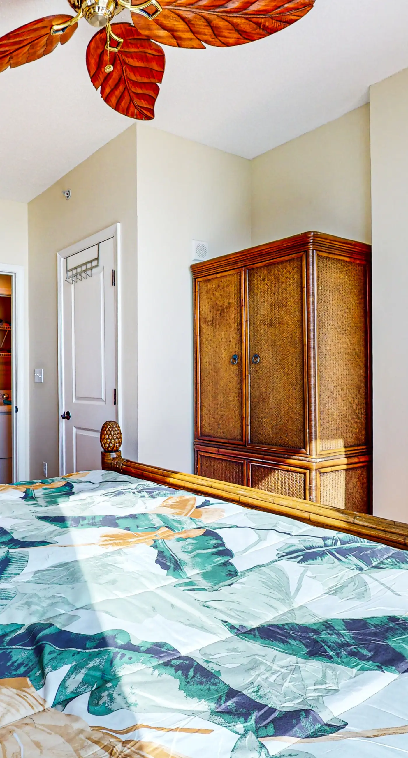 Gorgeous Resort Condo with Gulf Views, Shared Hot Tub, Pools, & Gym