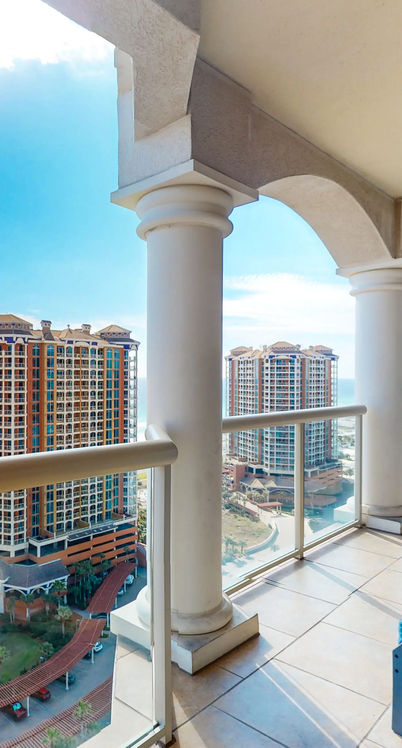 Gorgeous Resort Condo with Gulf Views, Shared Hot Tub, Pools, & Gym