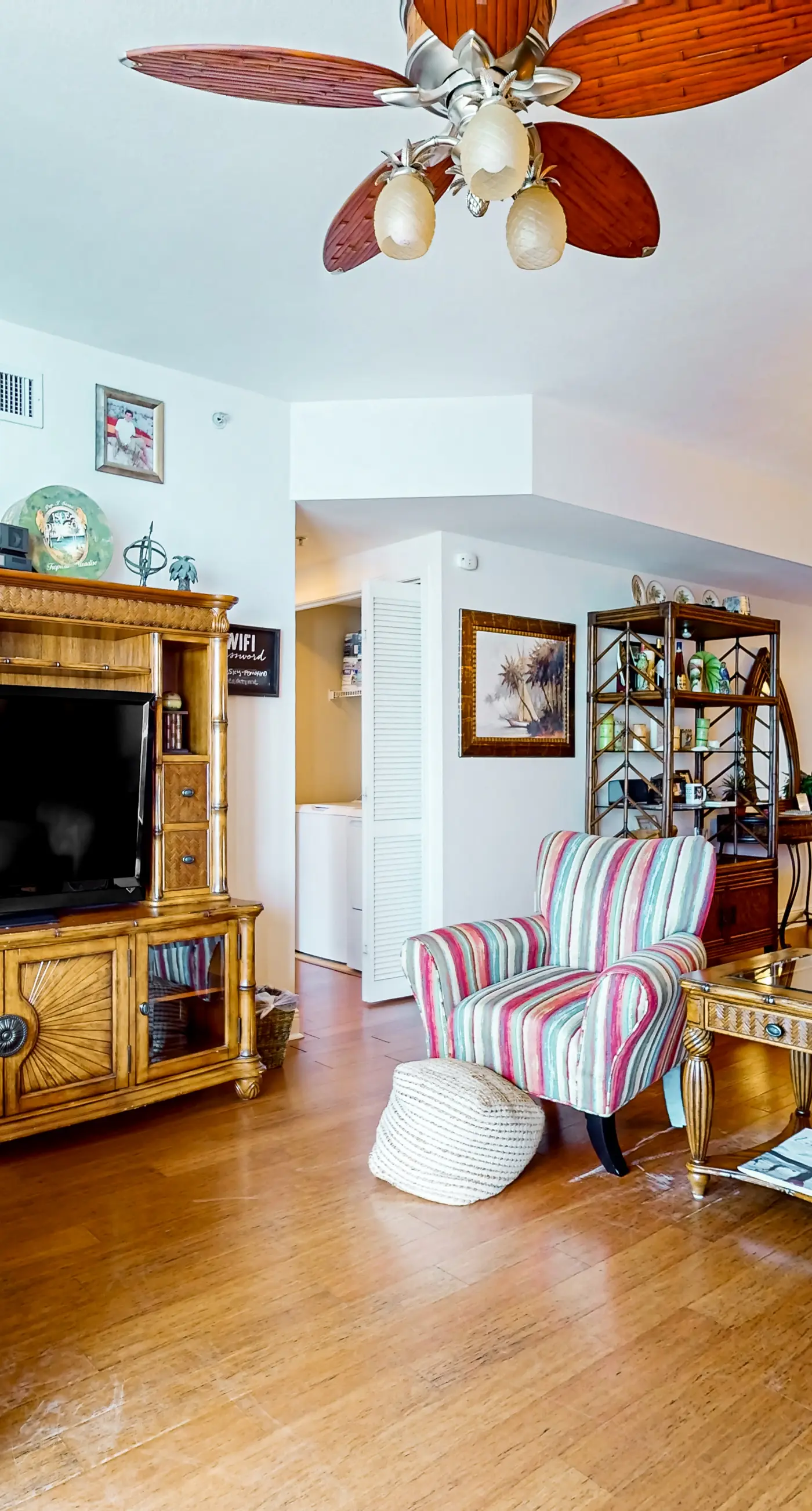 Waterfront condo with WiFi, washer/dryer, pools, fitness room, & beach access