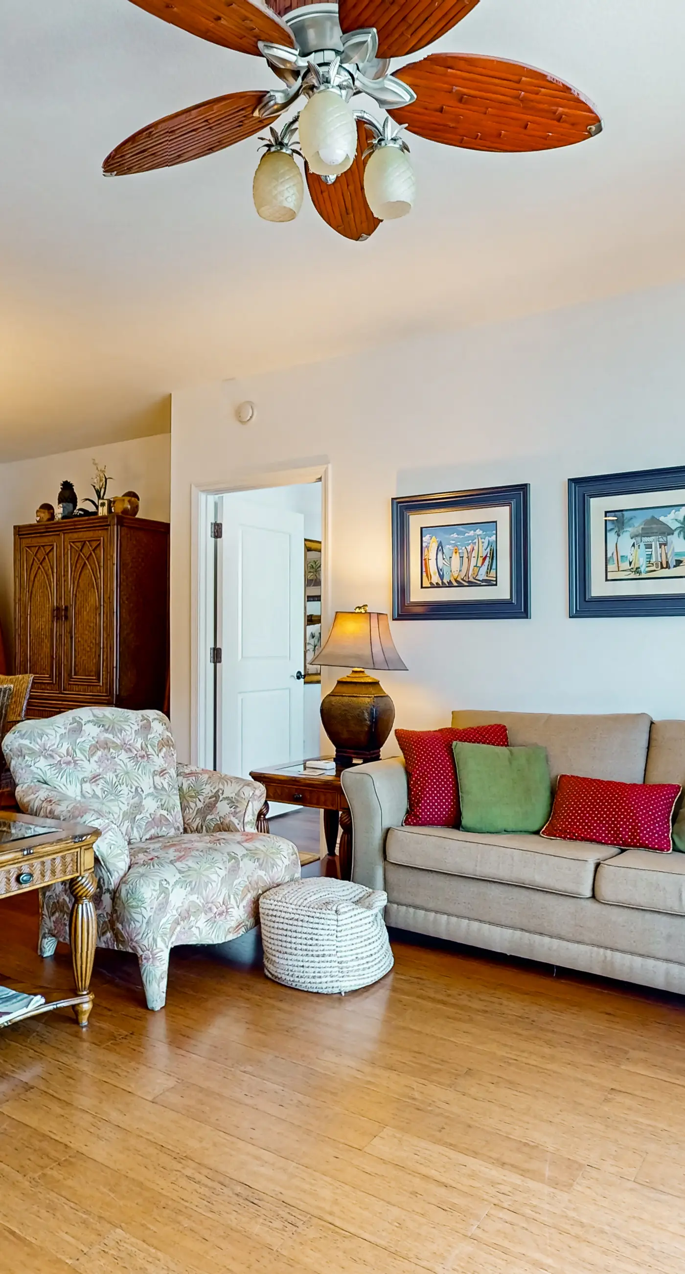 Waterfront condo with WiFi, washer/dryer, pools, fitness room, & beach access