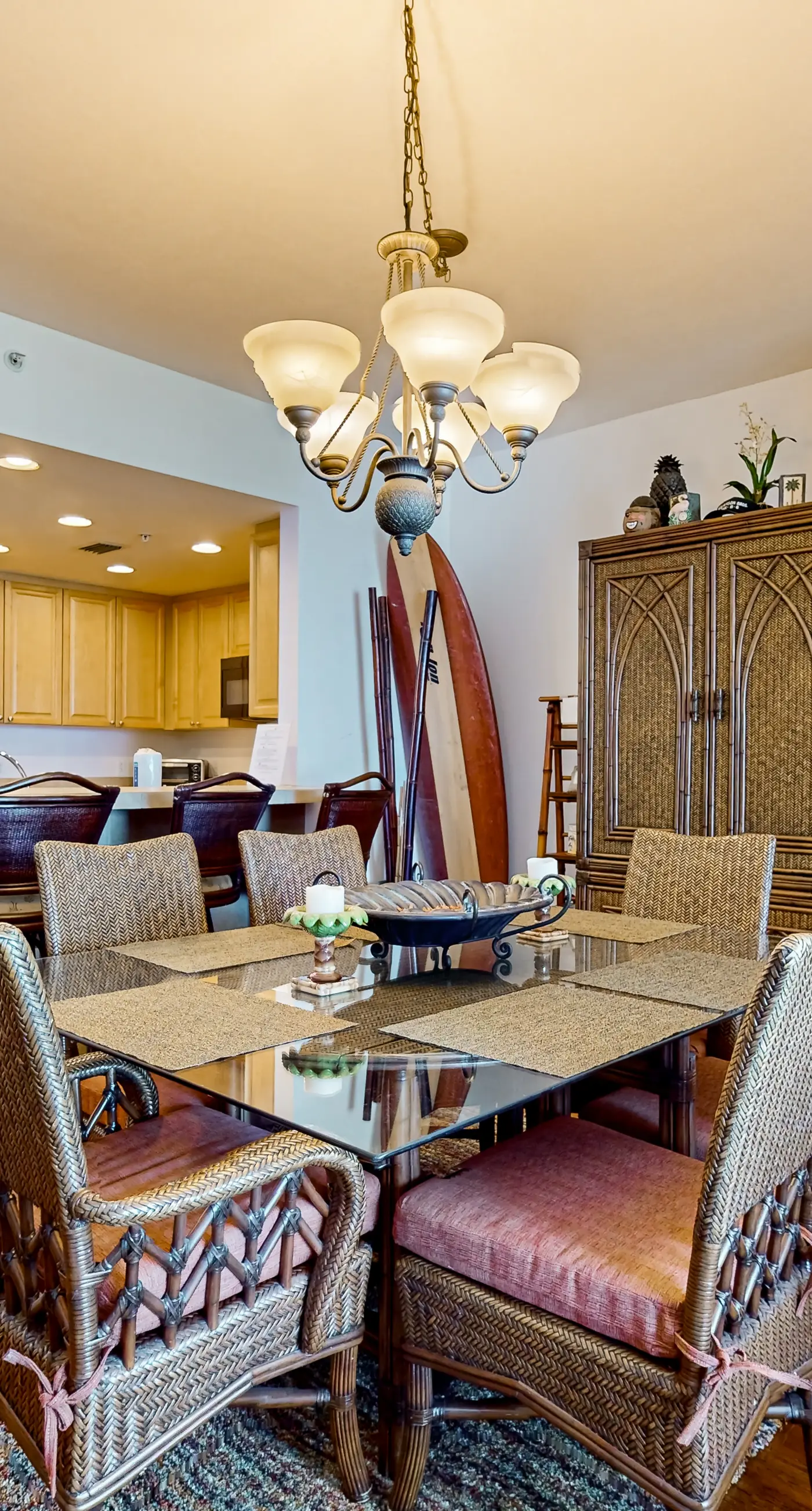 Waterfront condo with WiFi, washer/dryer, pools, fitness room, & beach access