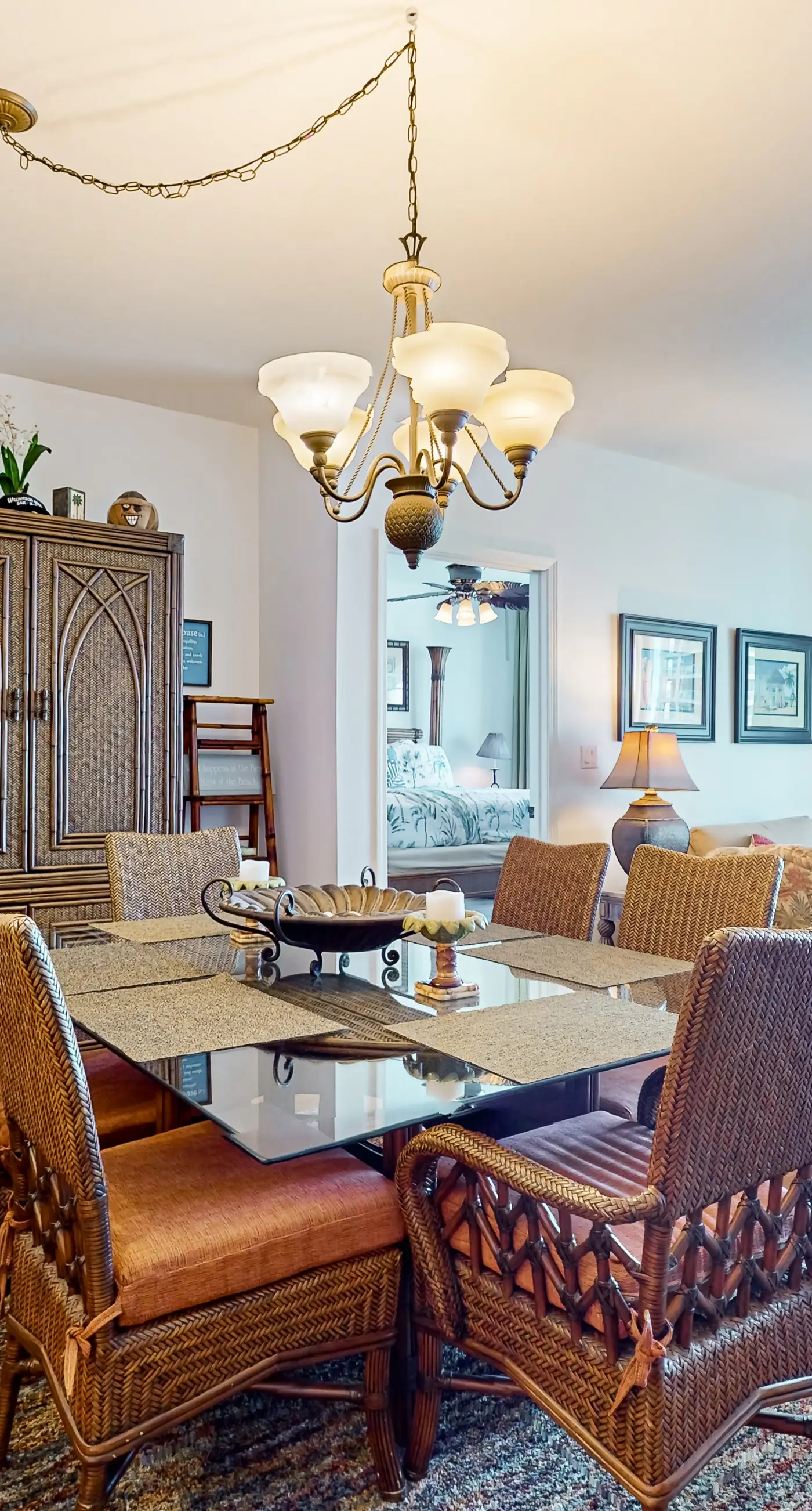 Waterfront condo with WiFi, washer/dryer, pools, fitness room, & beach access