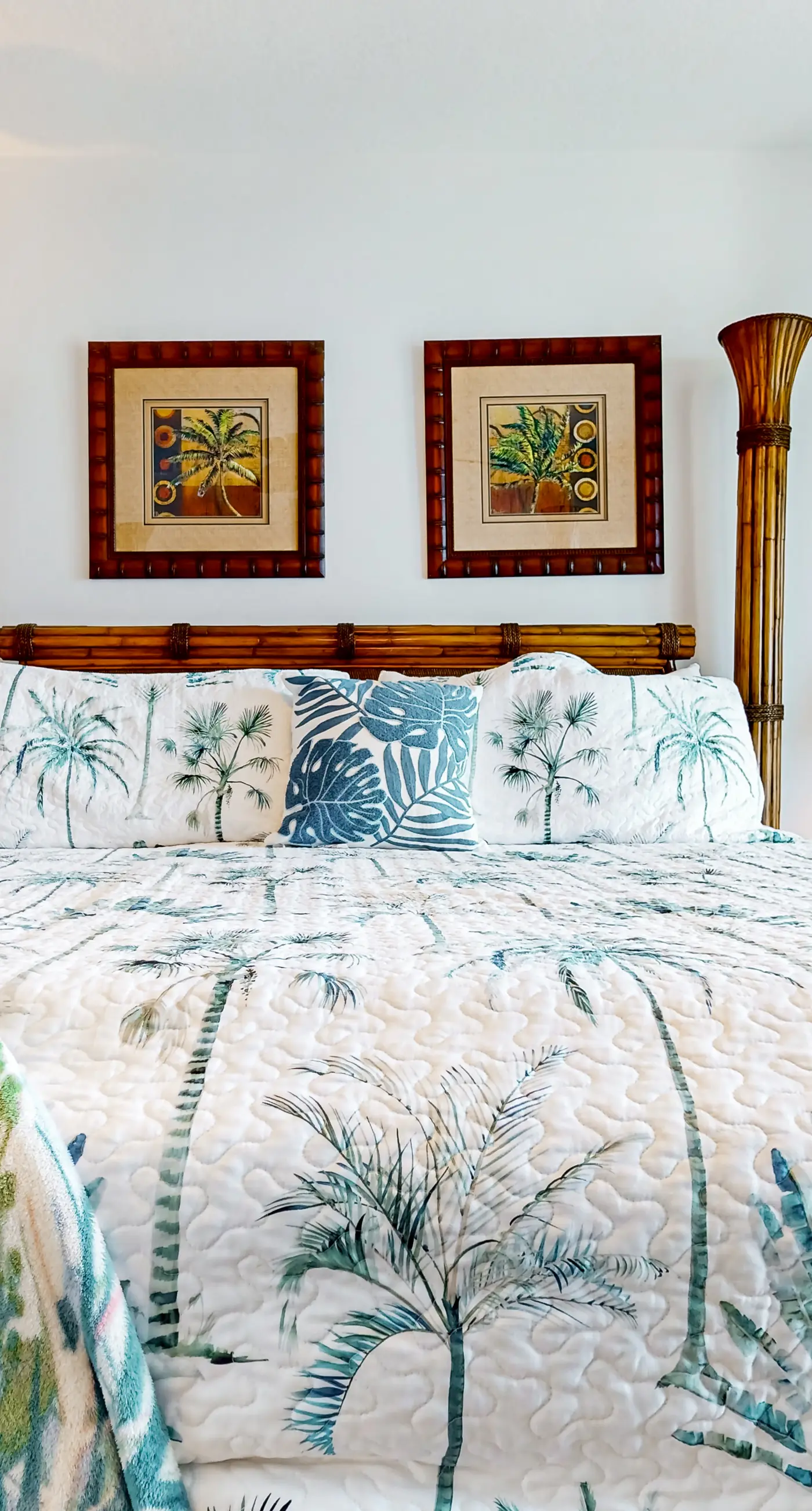 Waterfront condo with WiFi, washer/dryer, pools, fitness room, & beach access