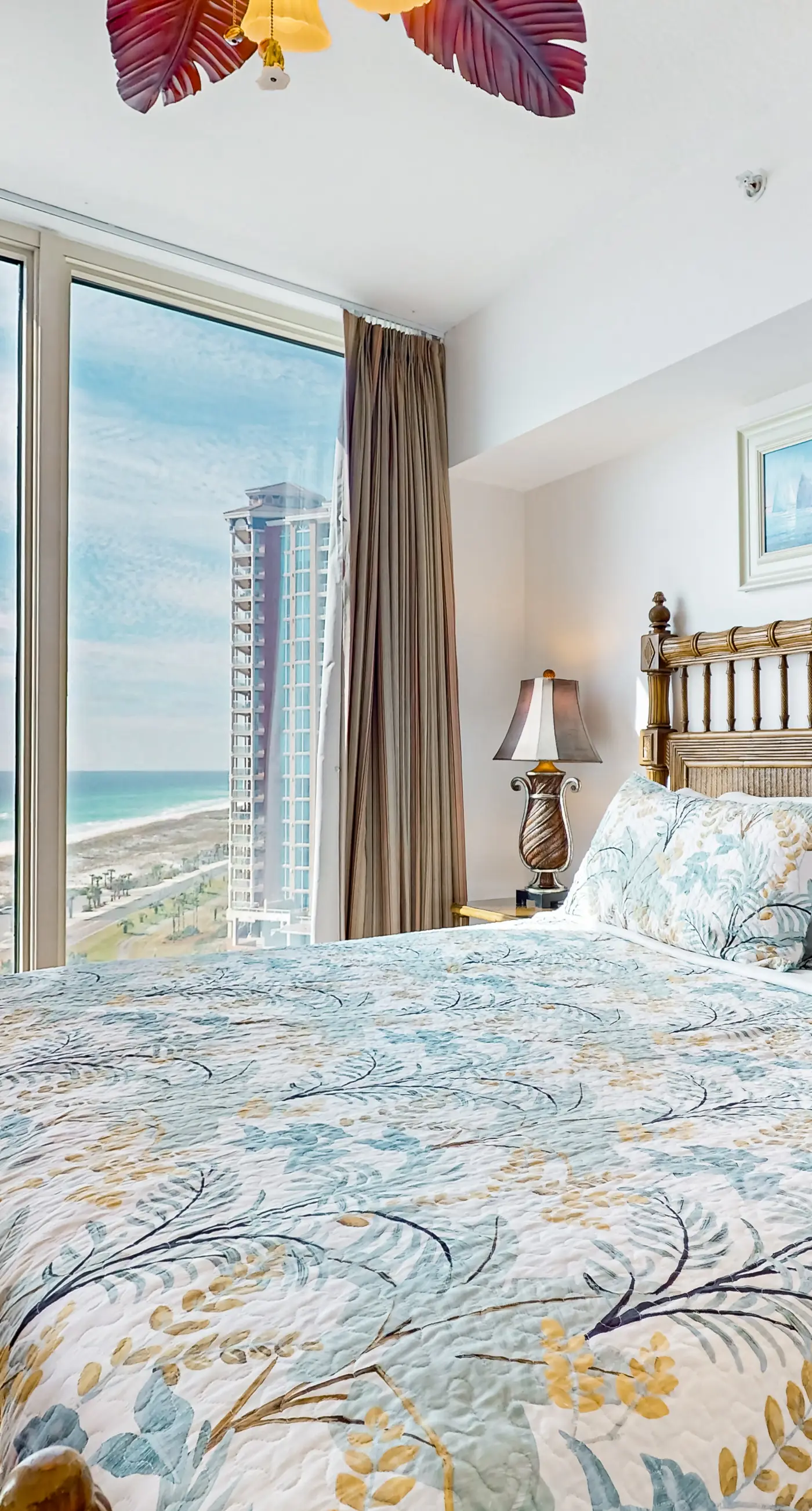 Waterfront condo with WiFi, washer/dryer, pools, fitness room, & beach access