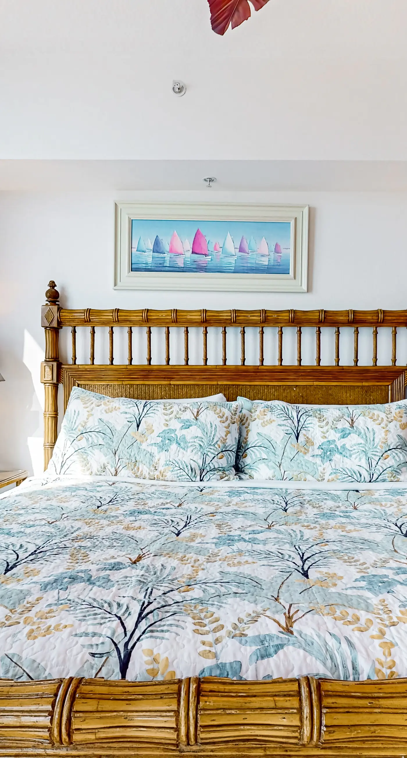 Waterfront condo with WiFi, washer/dryer, pools, fitness room, & beach access