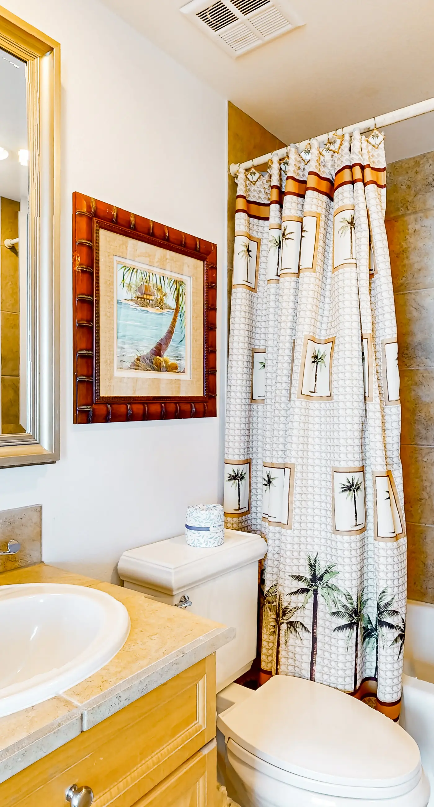 Waterfront condo with WiFi, washer/dryer, pools, fitness room, & beach access