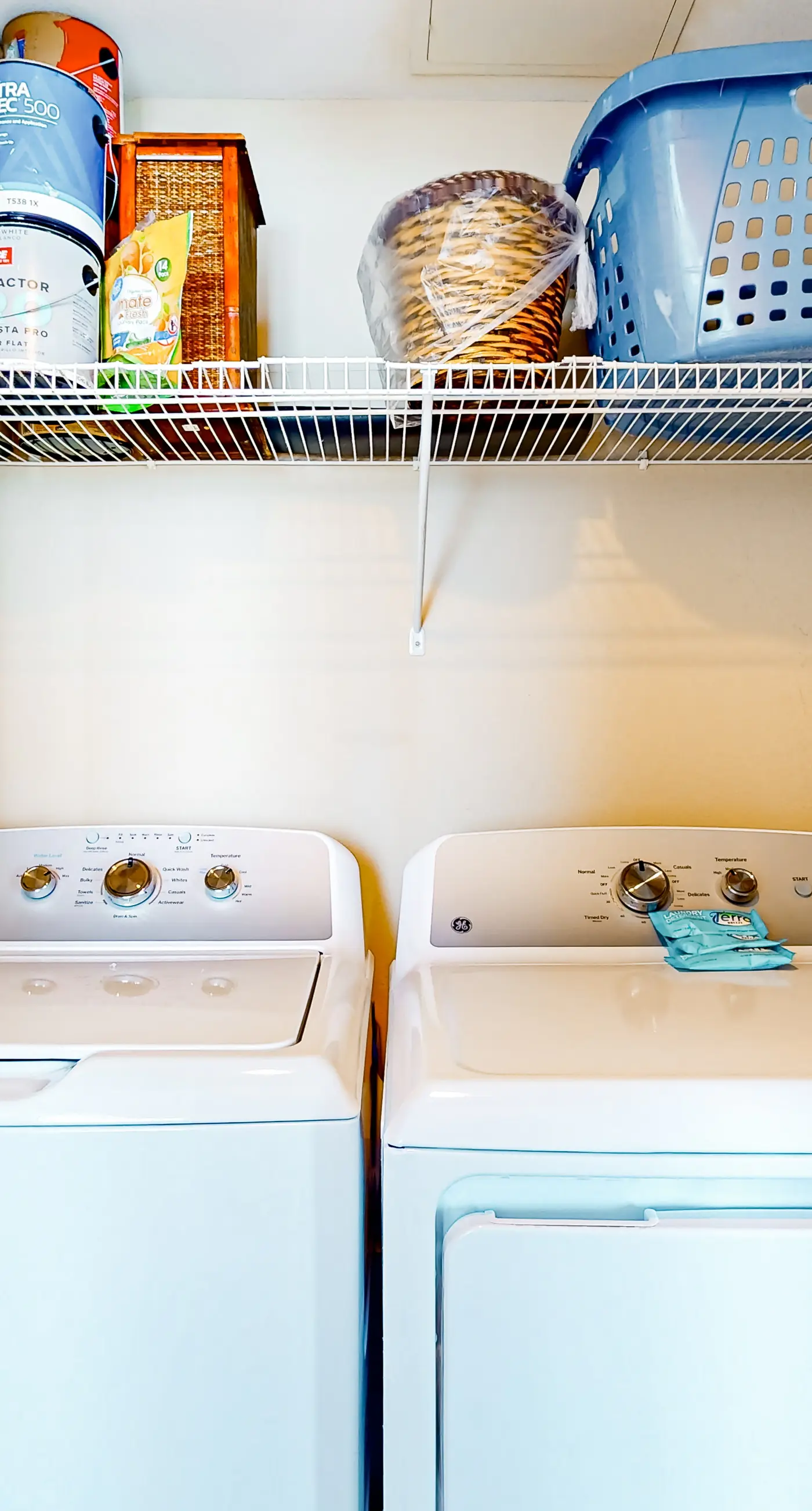 Waterfront condo with WiFi, washer/dryer, pools, fitness room, & beach access