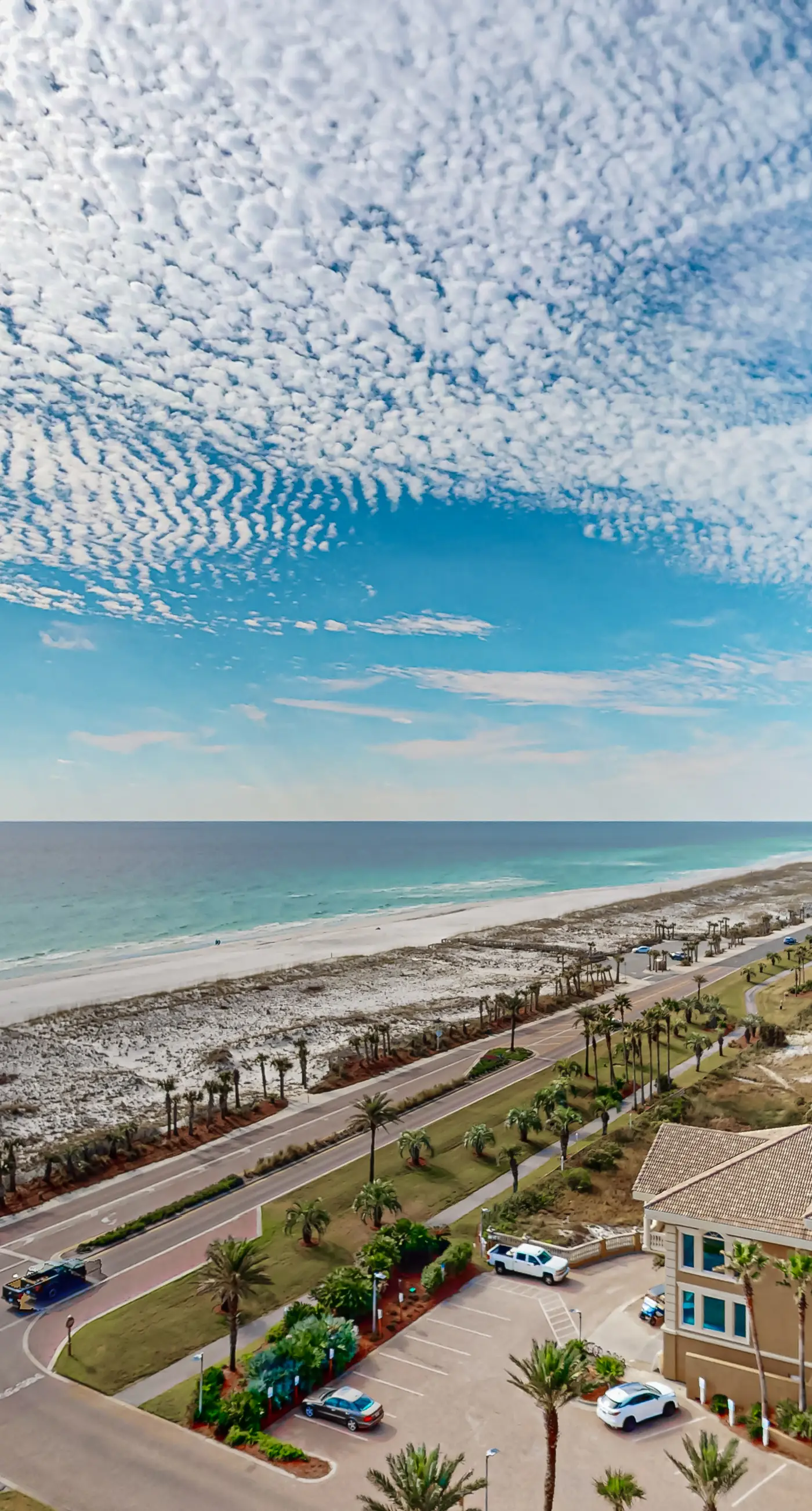 Waterfront condo with WiFi, washer/dryer, pools, fitness room, & beach access