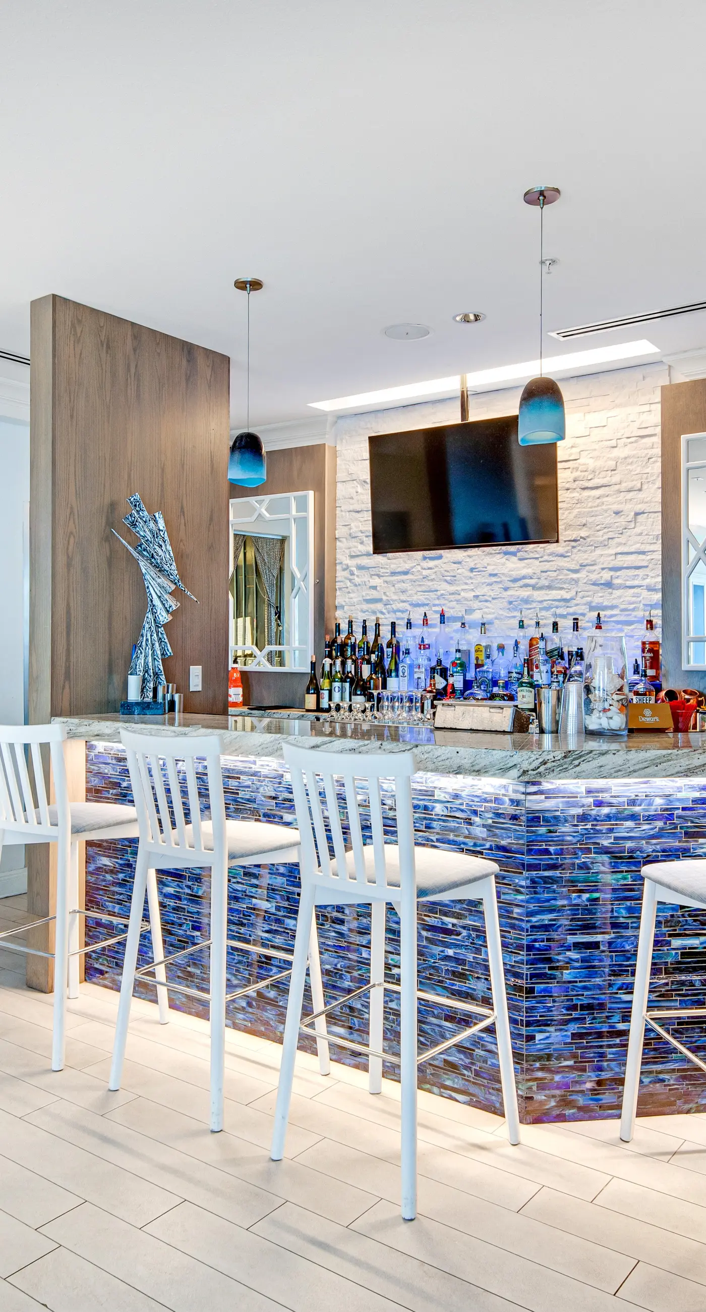 Waterfront condo with WiFi, washer/dryer, pools, fitness room, & beach access