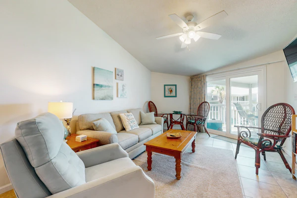 Comfy Coastal Condo w/ Gorgeous Bay Views & Nearby Beach Access