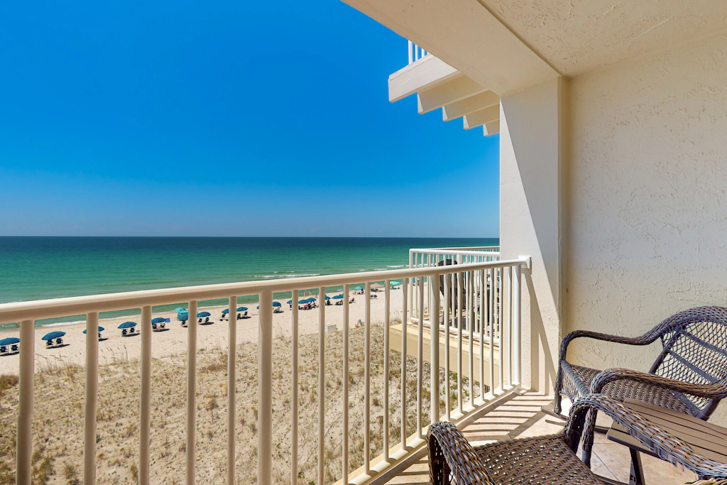 Family-friendly, beachfront condo w/shared outdoor pool, hot tub, & beach access