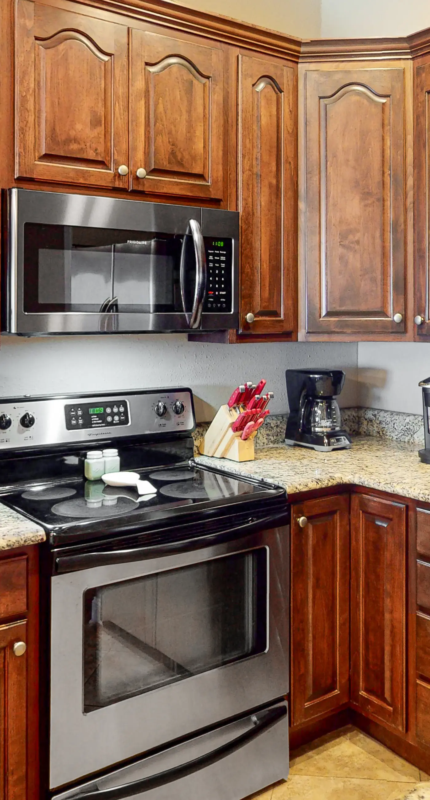 Family-friendly, beachfront condo w/shared outdoor pool, hot tub, & beach access