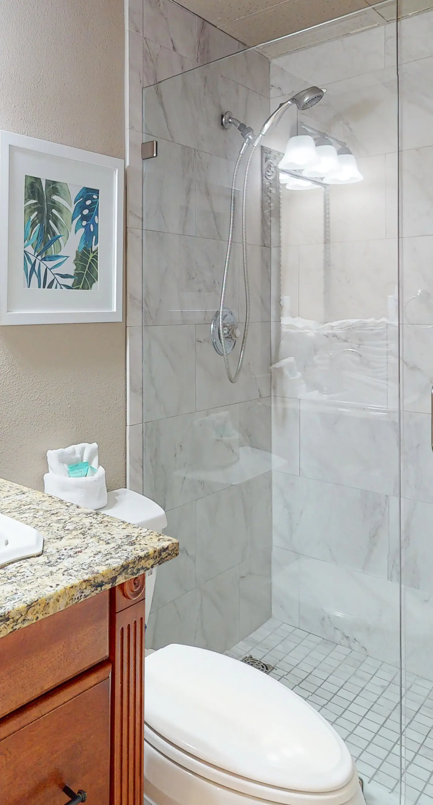 Family-friendly, beachfront condo w/shared outdoor pool, hot tub, & beach access