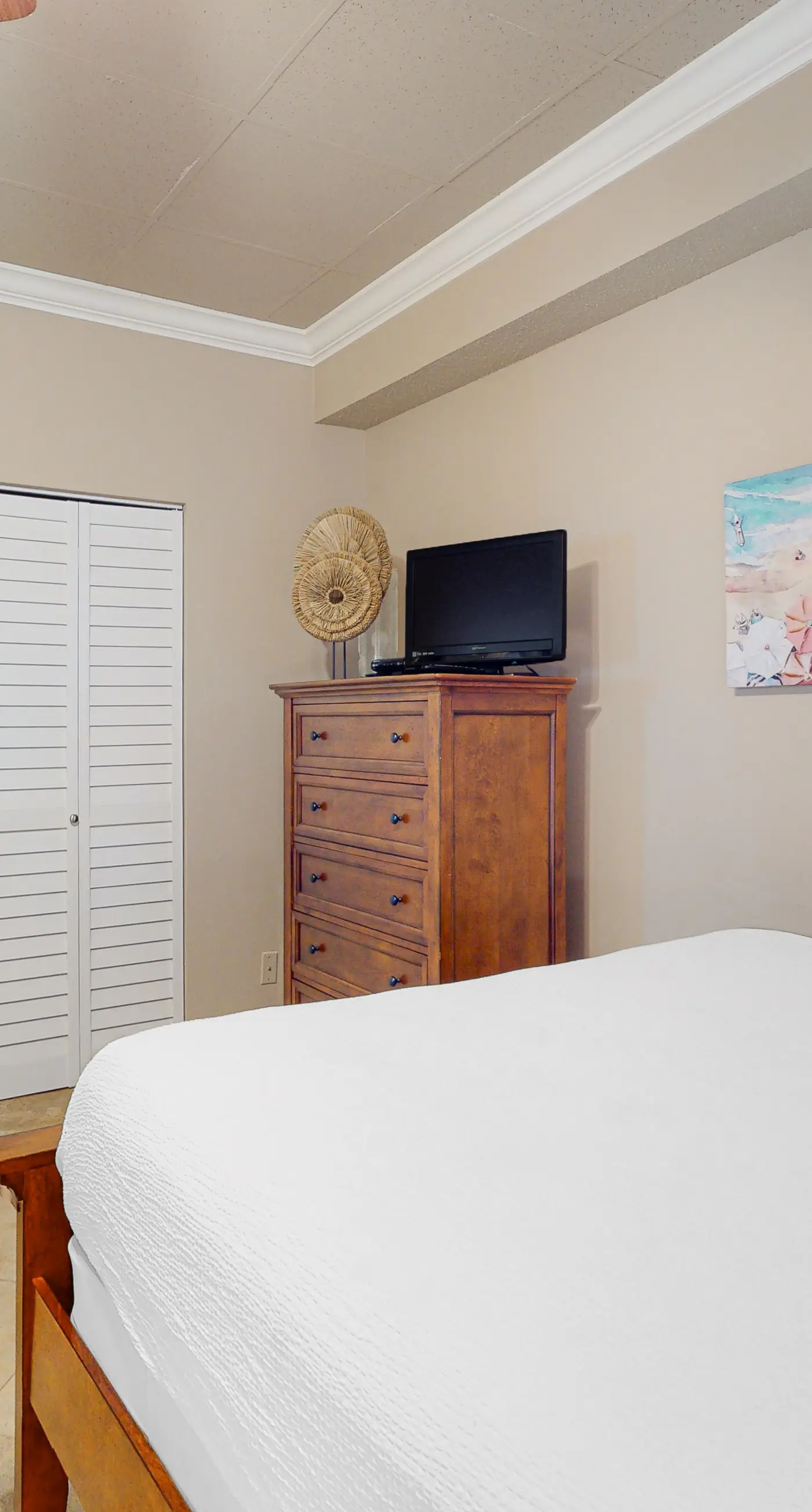 Family-friendly, beachfront condo w/shared outdoor pool, hot tub, & beach access