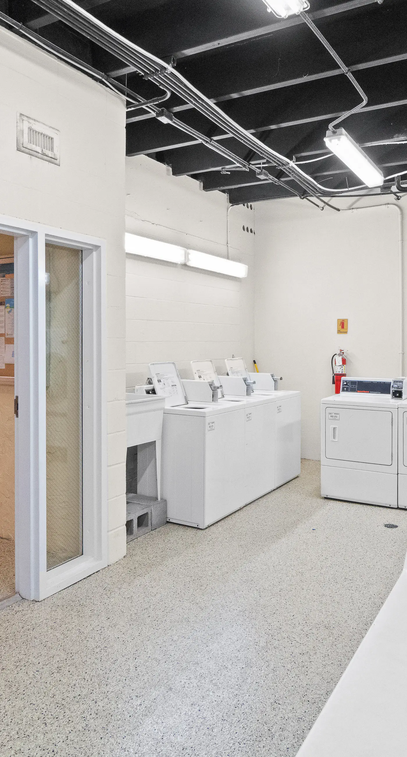 Family-friendly, beachfront condo w/shared outdoor pool, hot tub, & beach access