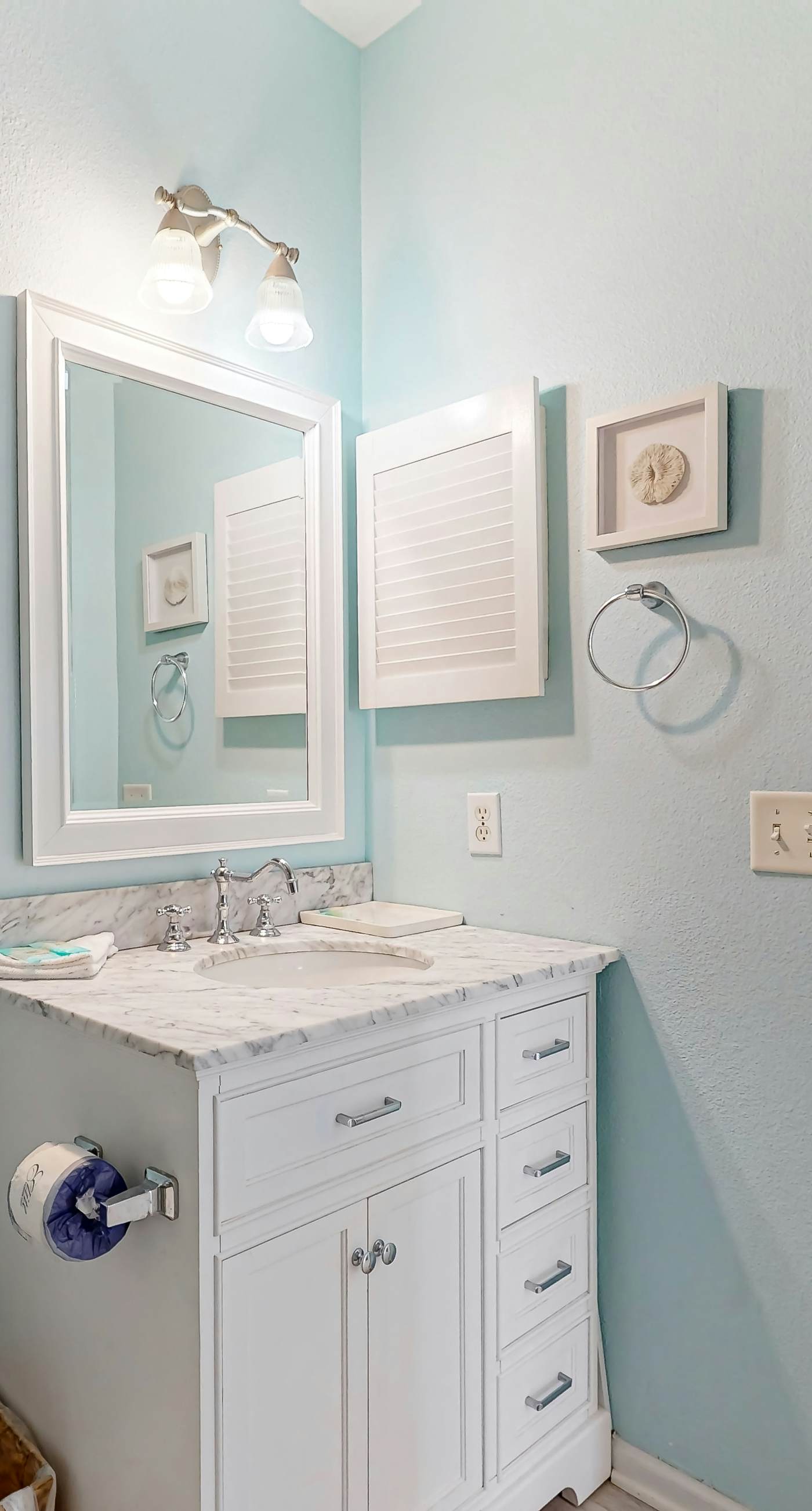 Condo with partial bay view, onsite fishing dock, beach access, & shared pool