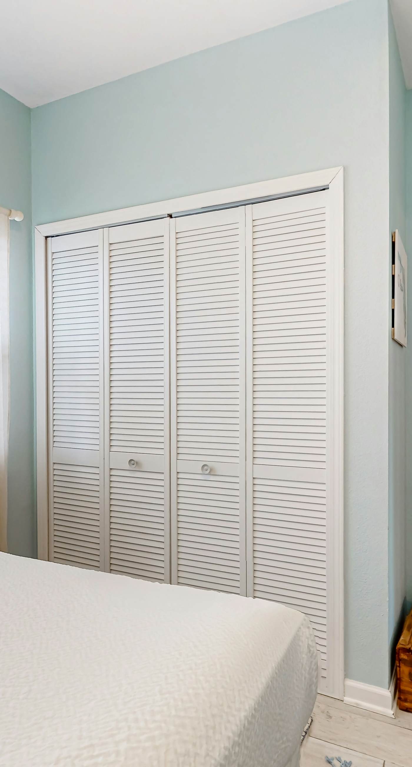 Condo with partial bay view, onsite fishing dock, beach access, & shared pool