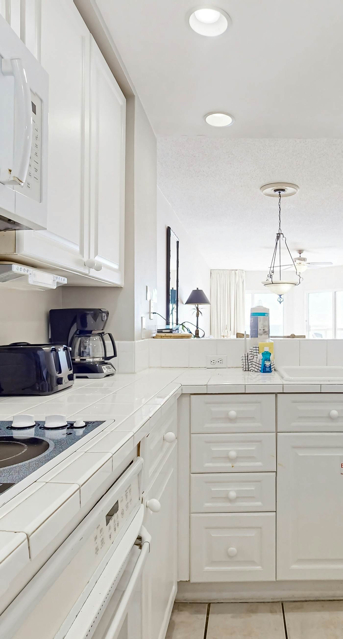 Gulf Front Condo with Onsite Pools, Fitness Center, Dry Sauna, and WiFi