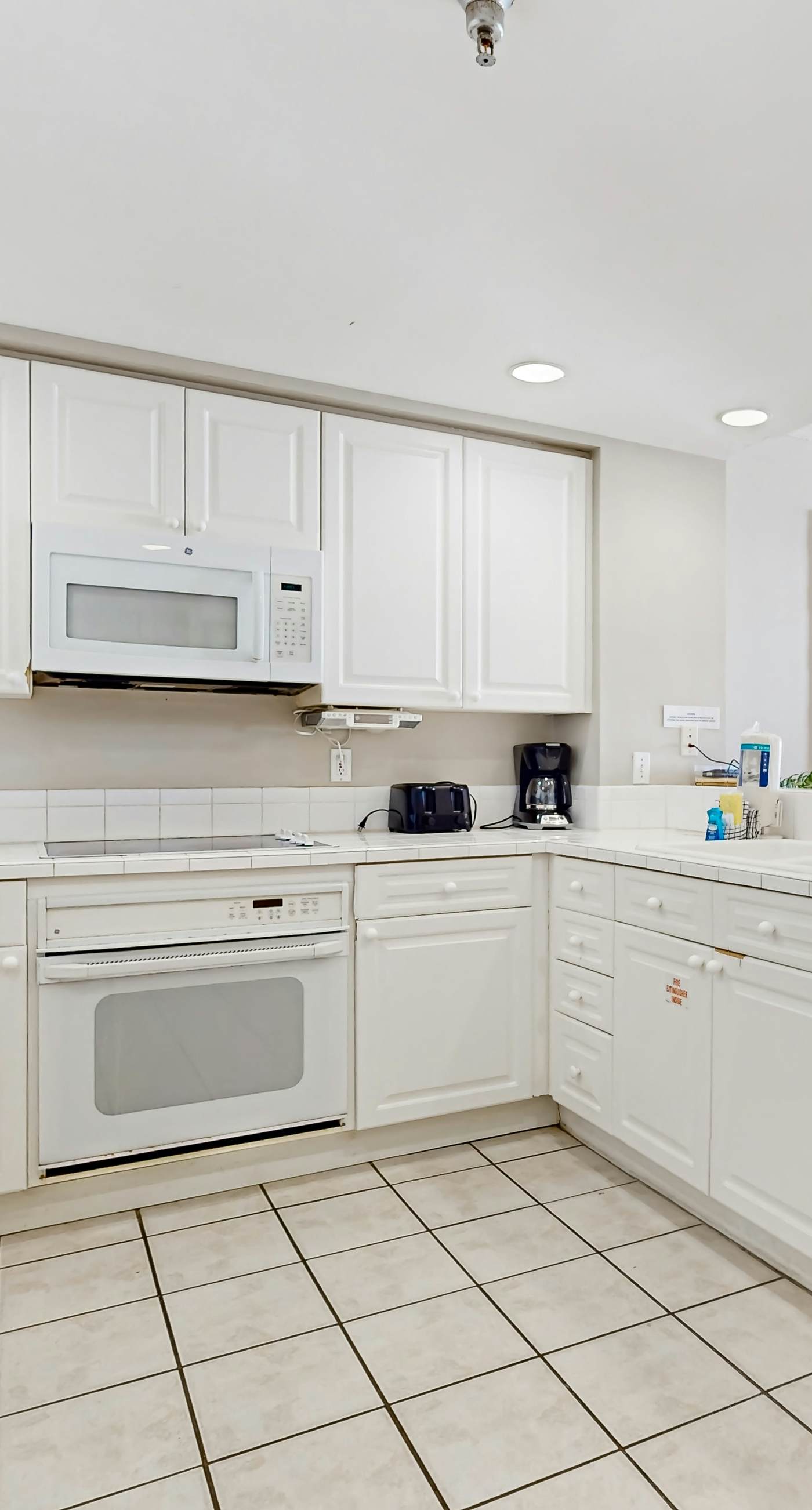 Gulf Front Condo with Onsite Pools, Fitness Center, Dry Sauna, and WiFi