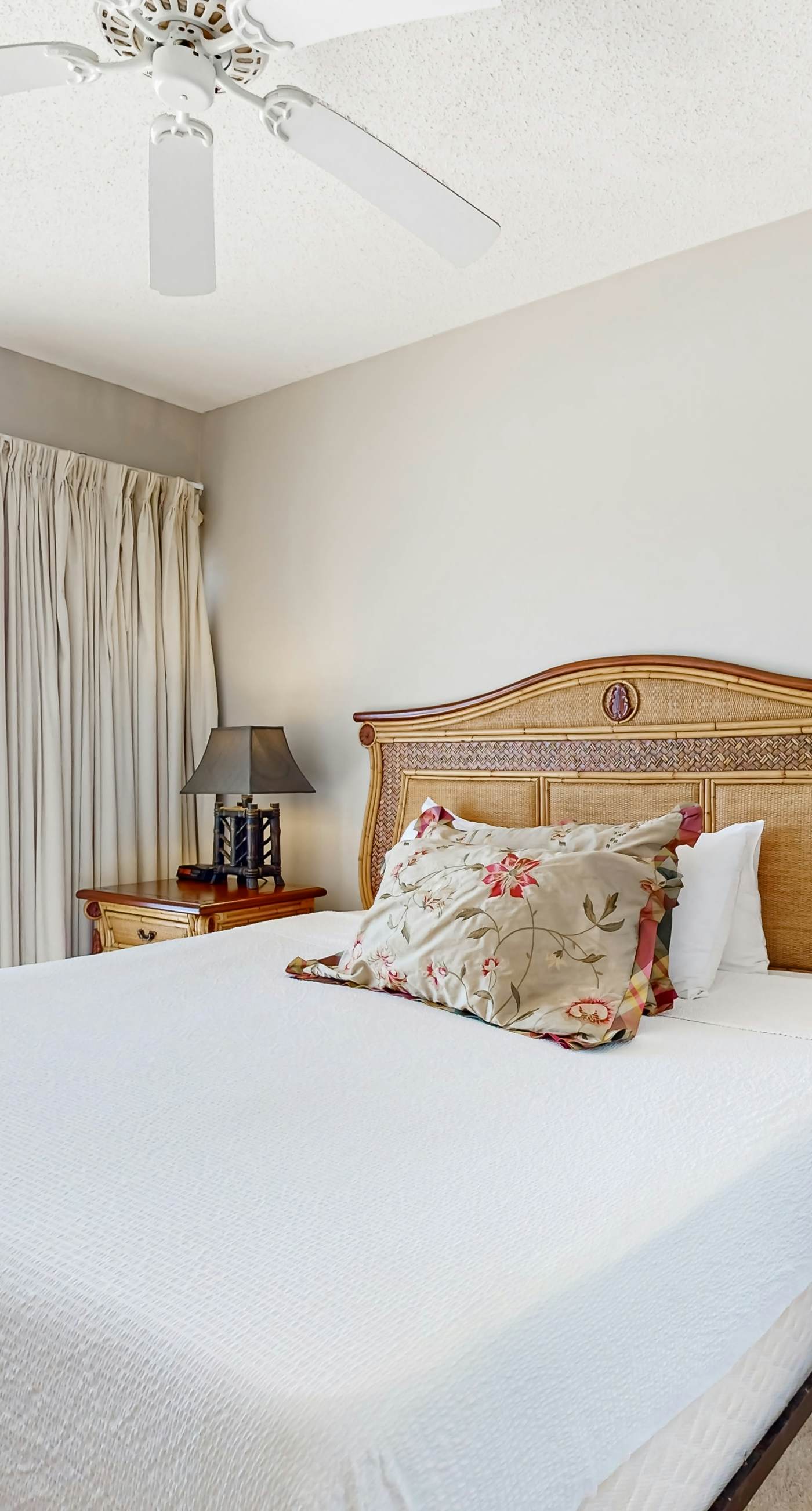 Gulf Front Condo with Onsite Pools, Fitness Center, Dry Sauna, and WiFi